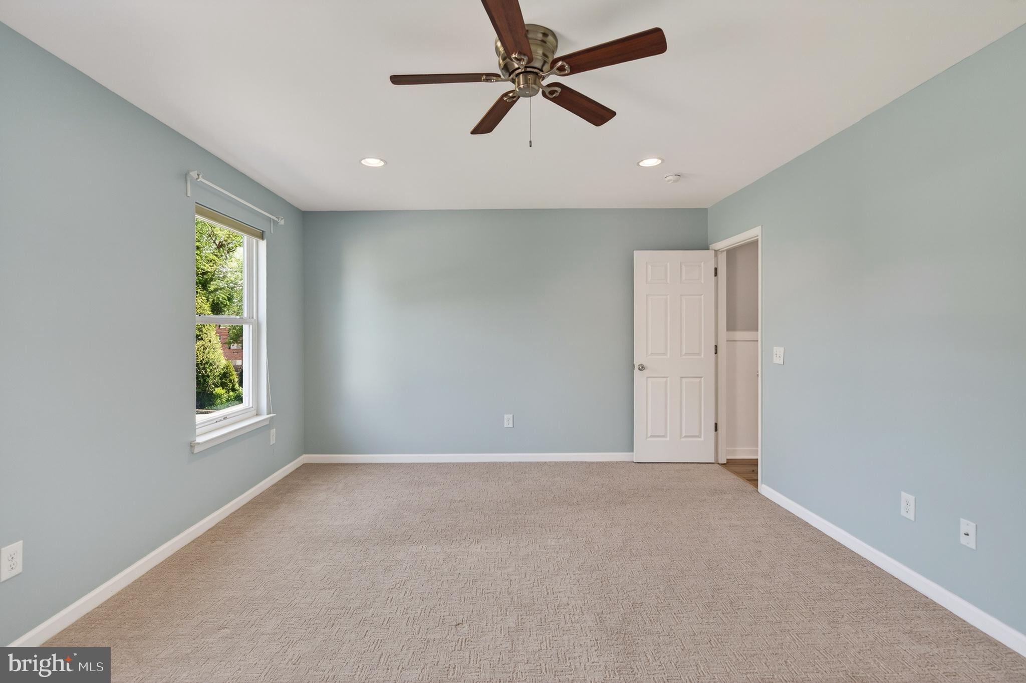 STRAWBERRY FIELDS - Residential