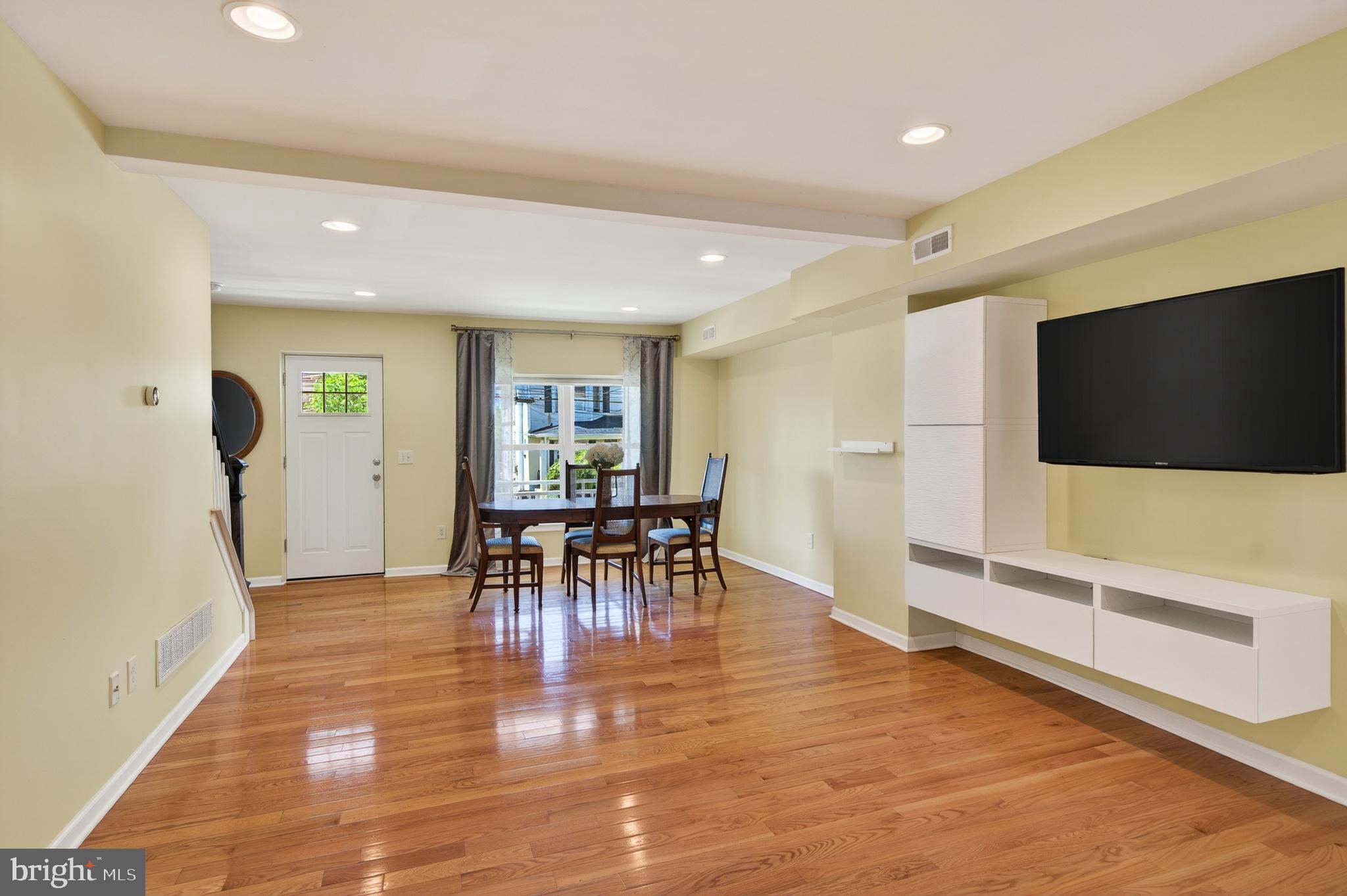 STRAWBERRY FIELDS - Residential