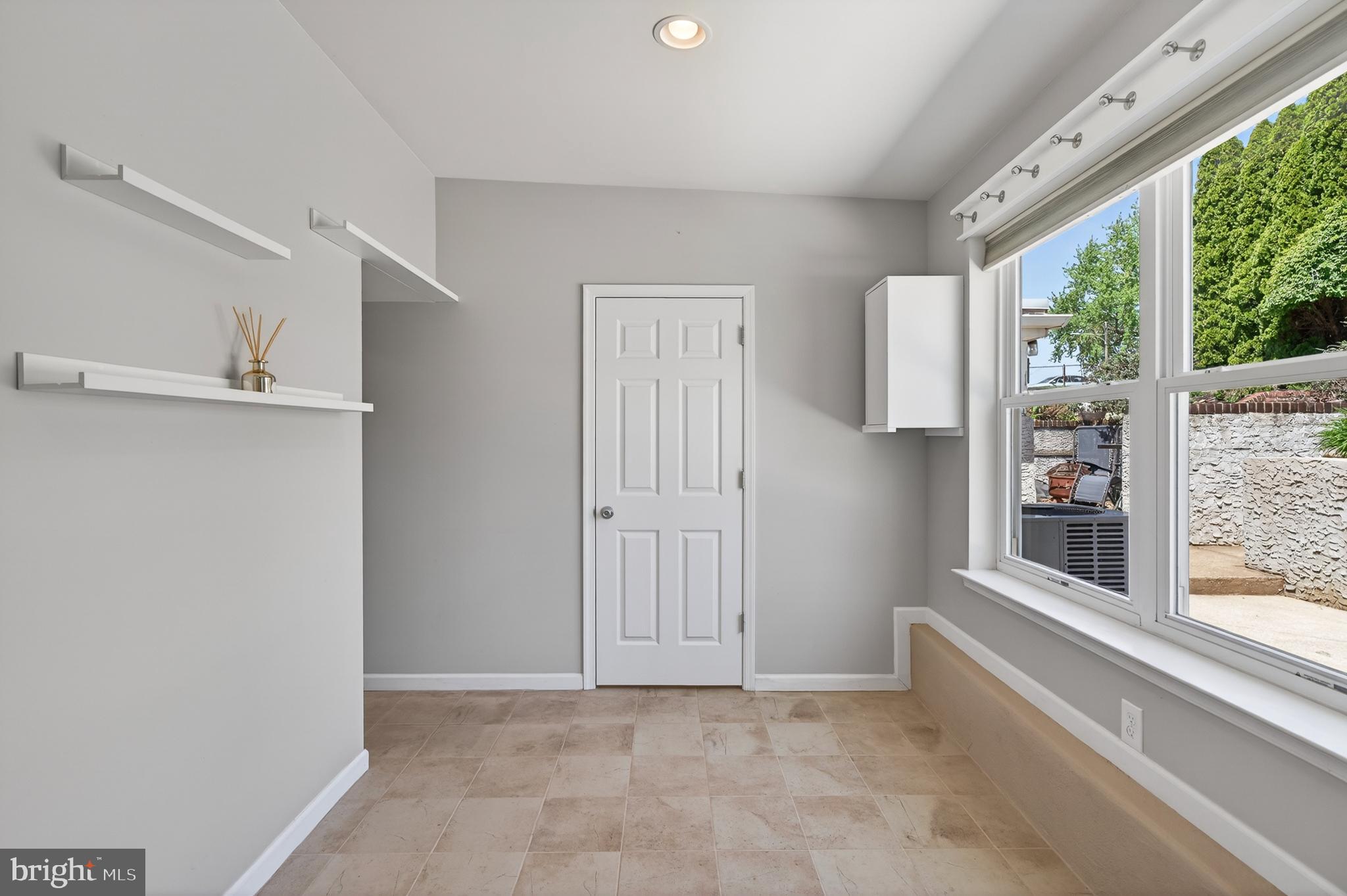 STRAWBERRY FIELDS - Residential