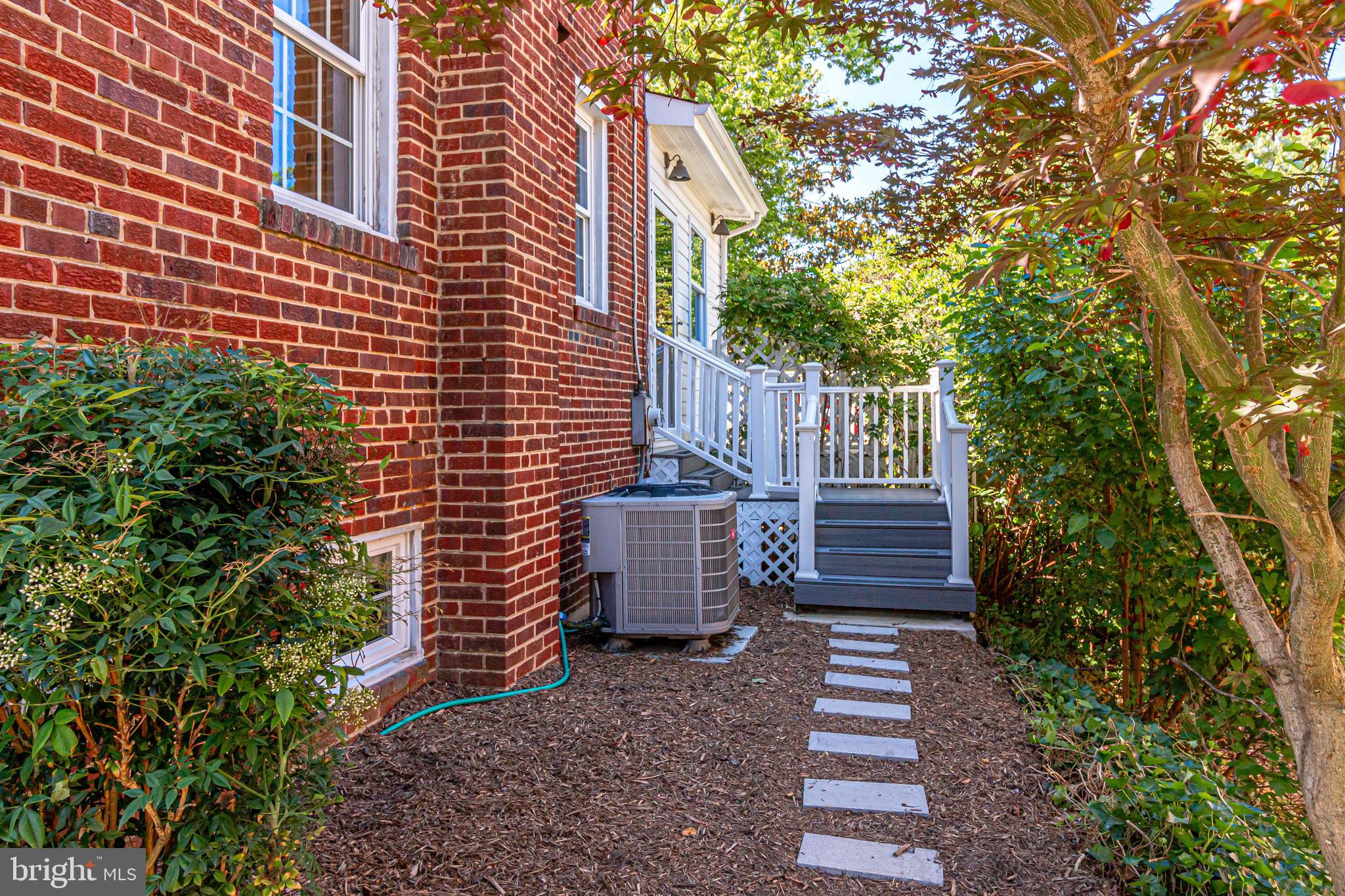 WAVERLY HILLS - Residential