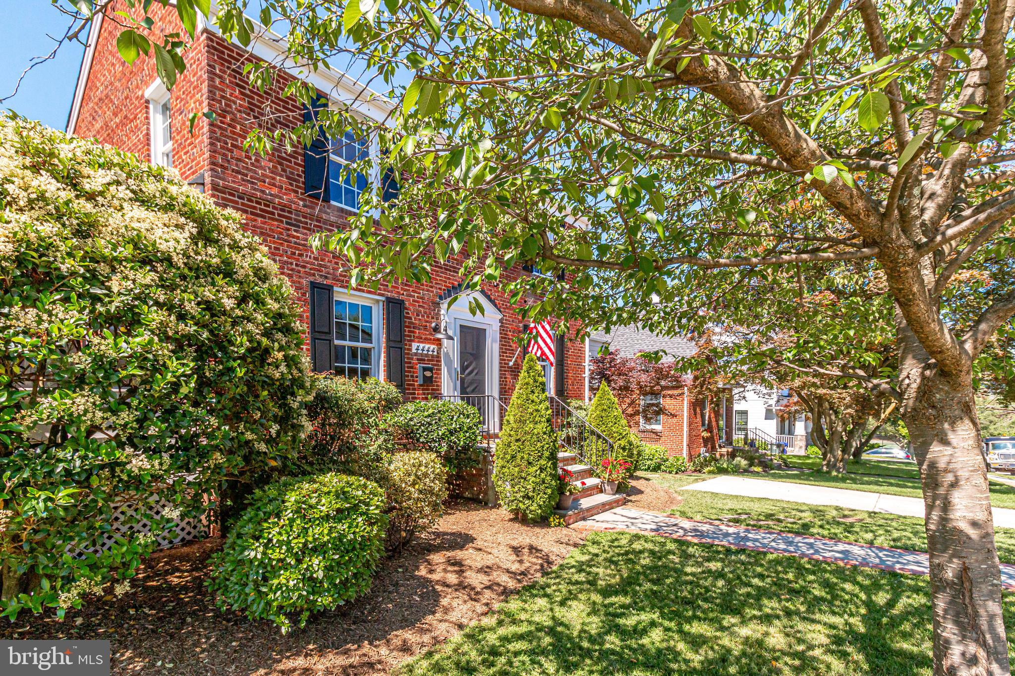 WAVERLY HILLS - Residential