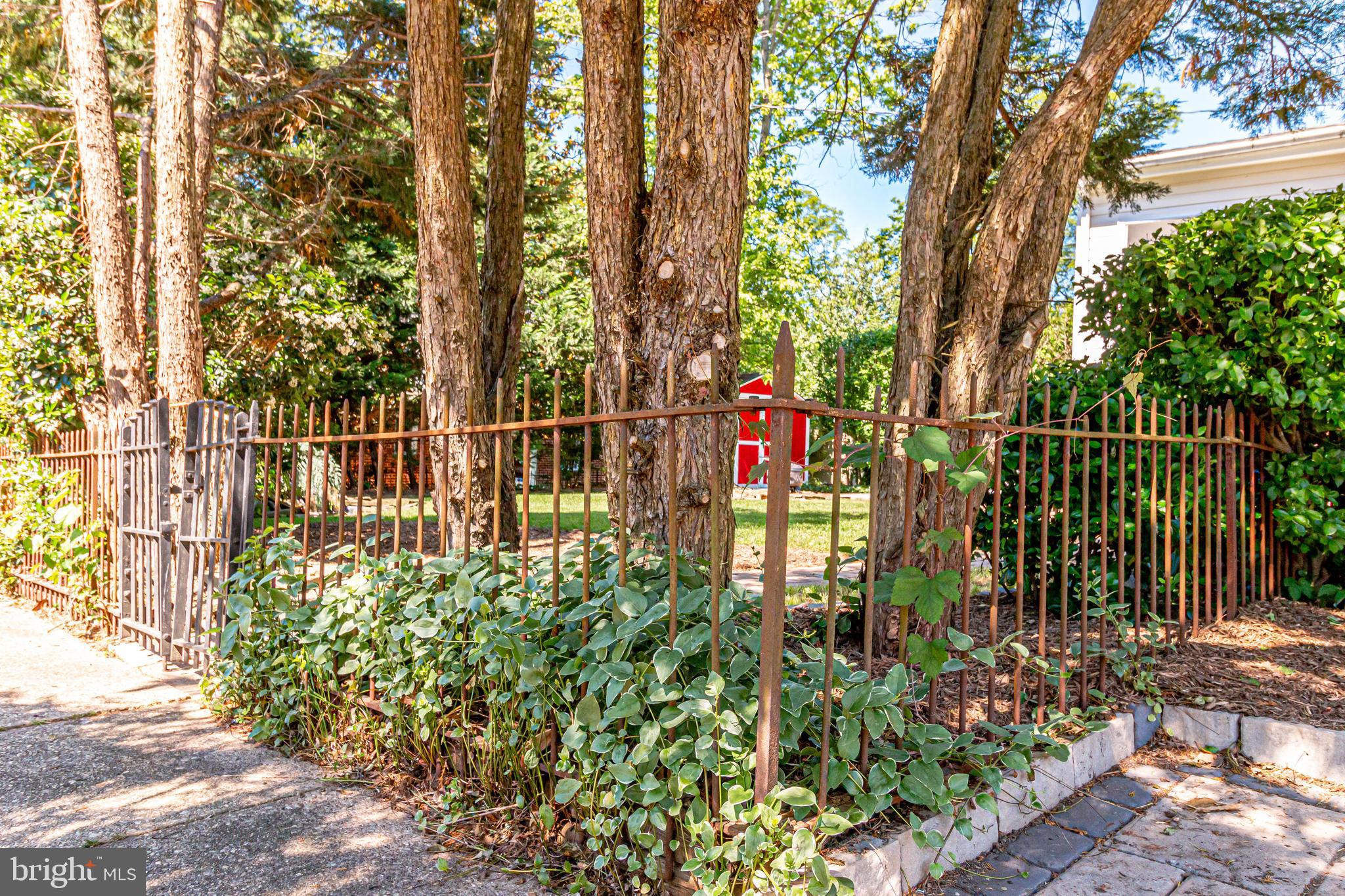 WAVERLY HILLS - Residential