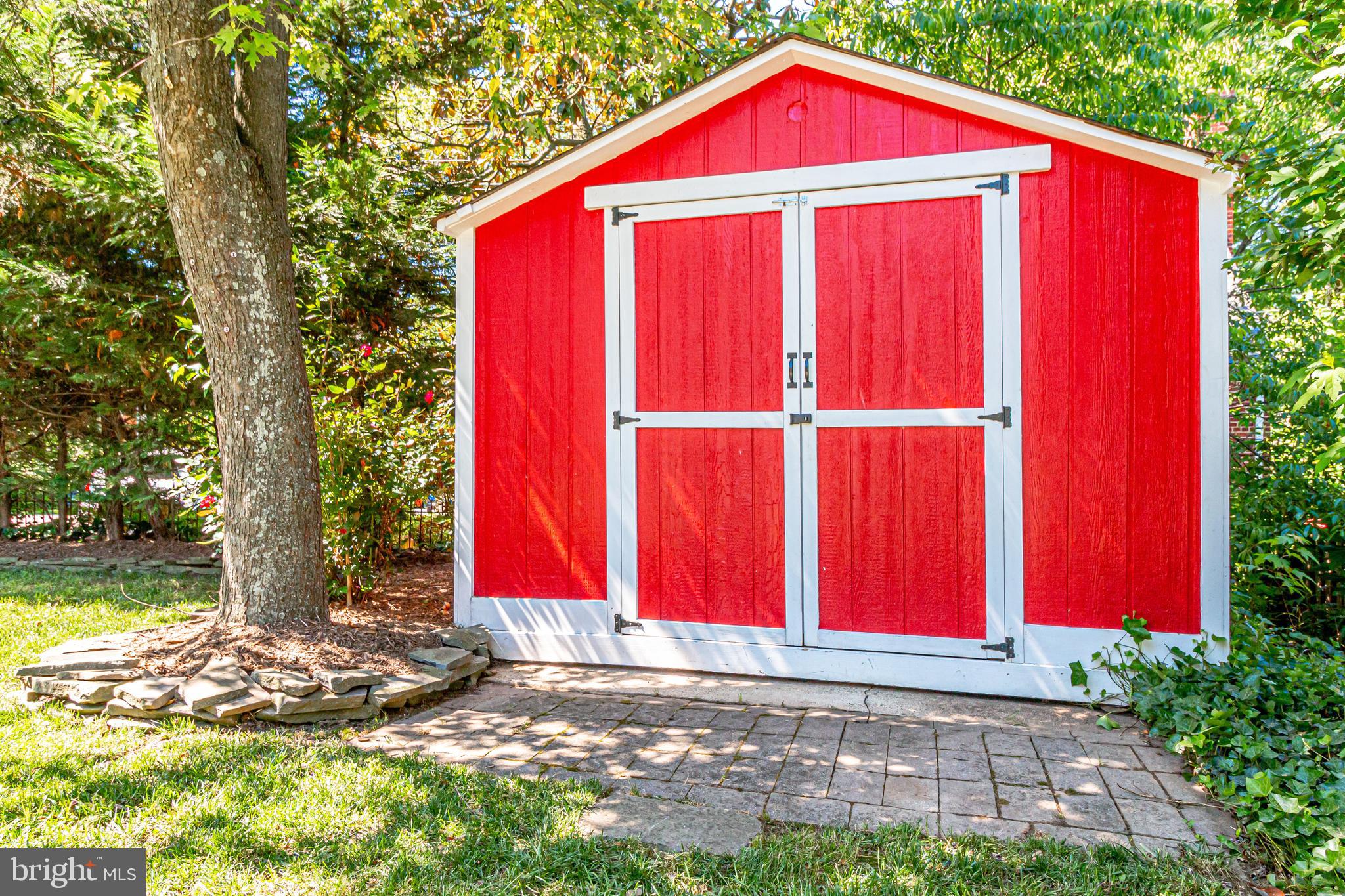 WAVERLY HILLS - Residential