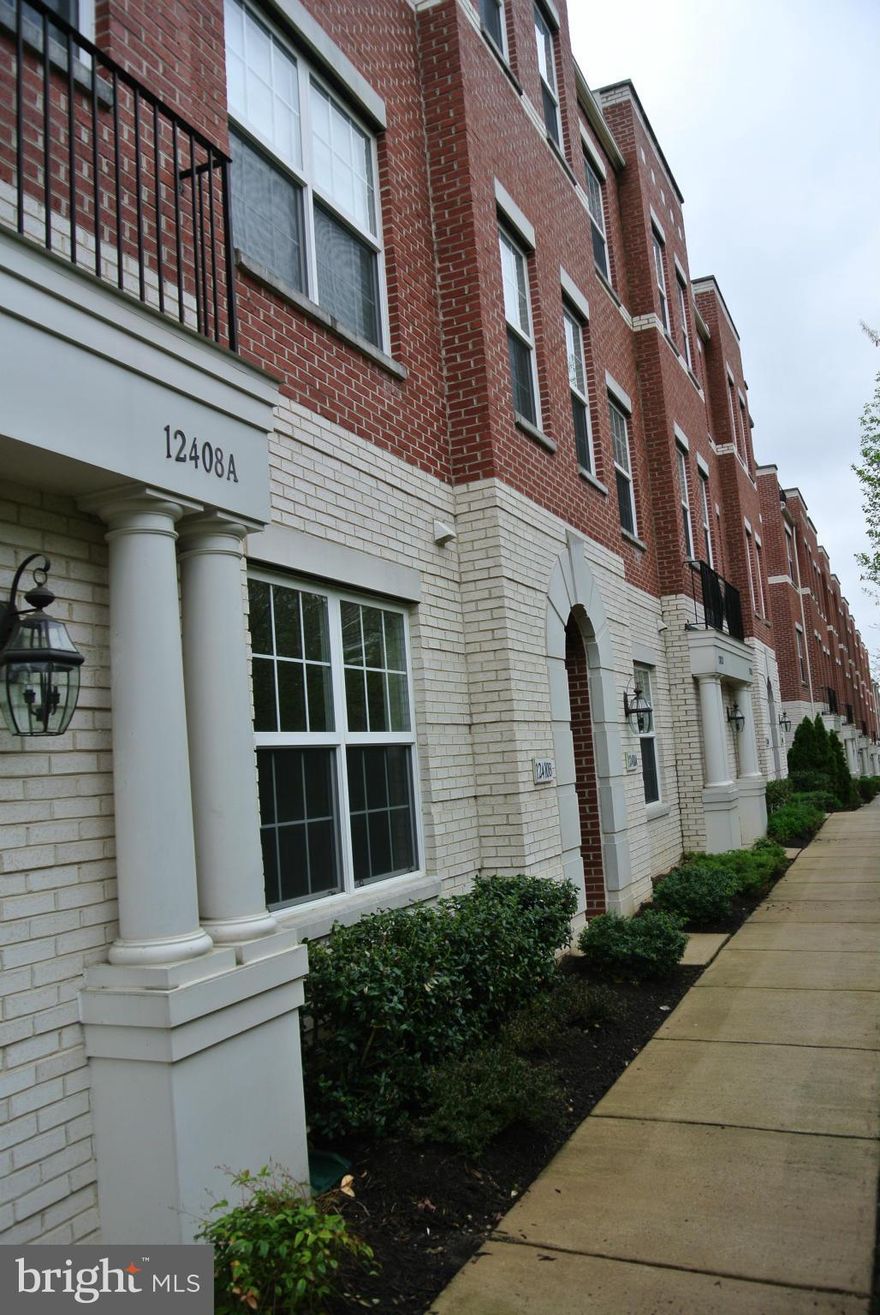 Spacious, ultra-luxurious townhome with garage in sought after East Market area of Fairfax. Across from Whole Foods, close to mall, 66, 50, 286, tons of restaraunts and theater nearby. Upgraded kitchen with new appliances, granite countertops, new paint in entire home. Washer and Dryer included. Call to schedule viewings.