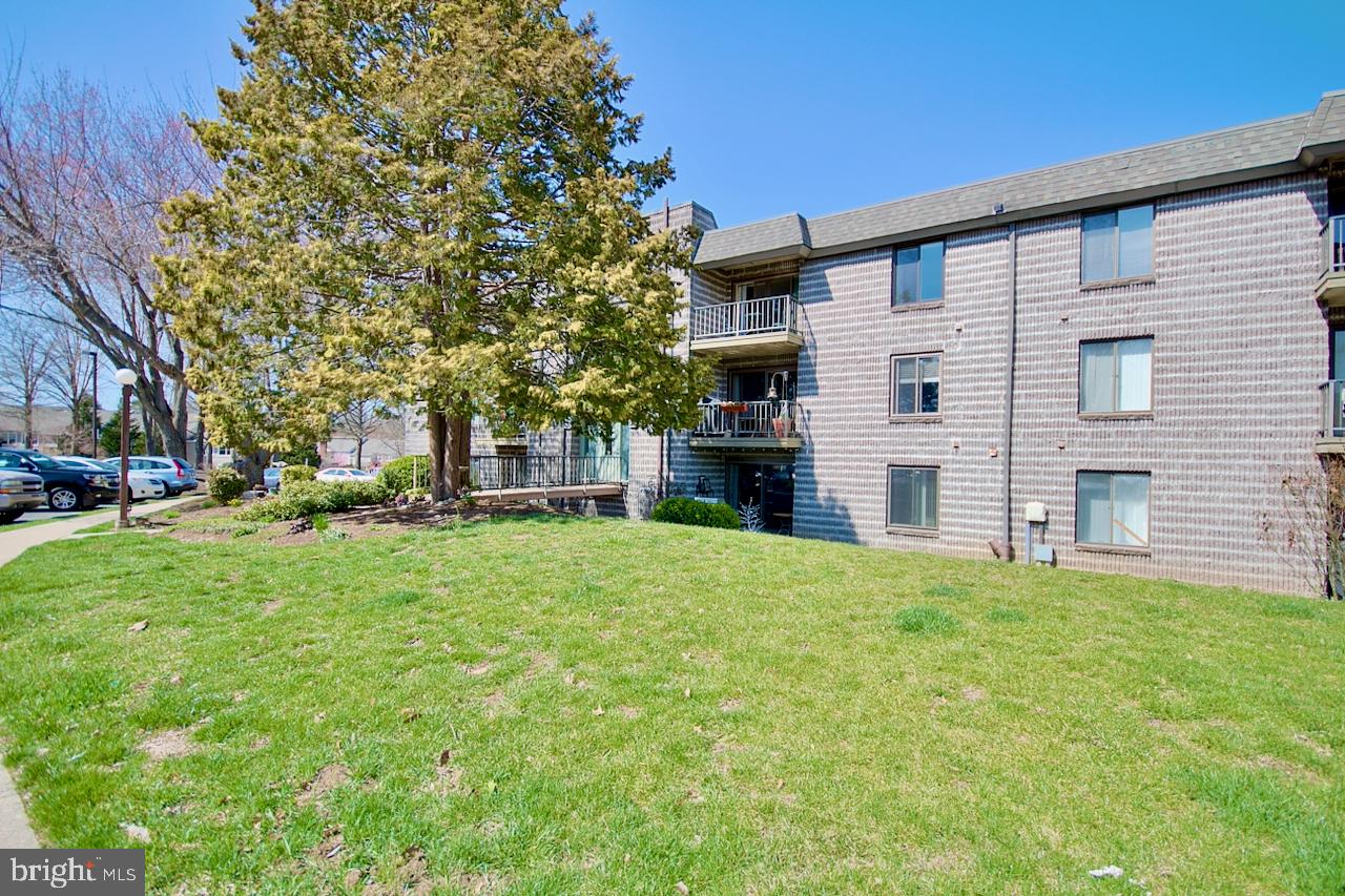 VILLAGE SHIRES - Residential