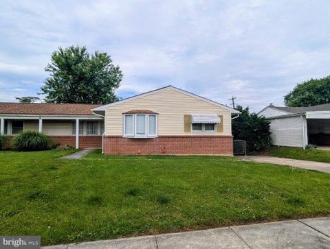Townhouse For Sale - 8421 Hallmark Circle<br/> BALTIMORE, MD 21234
