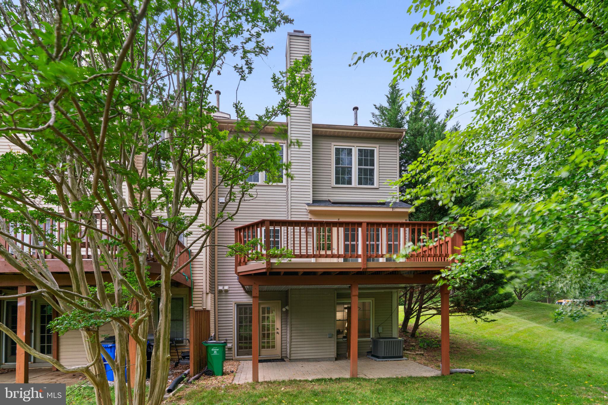 6215 KNOLLS COURT