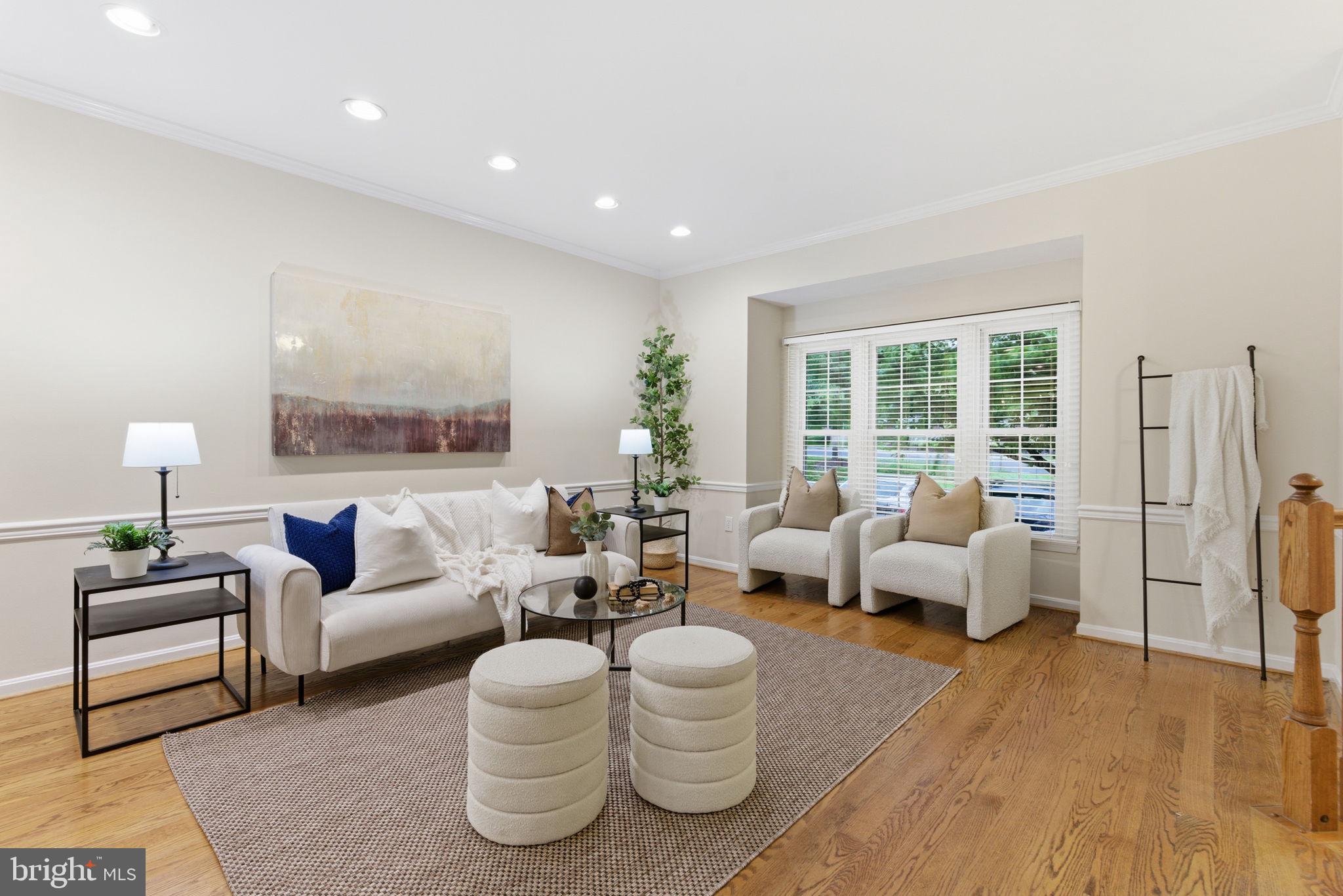 6215 KNOLLS COURT