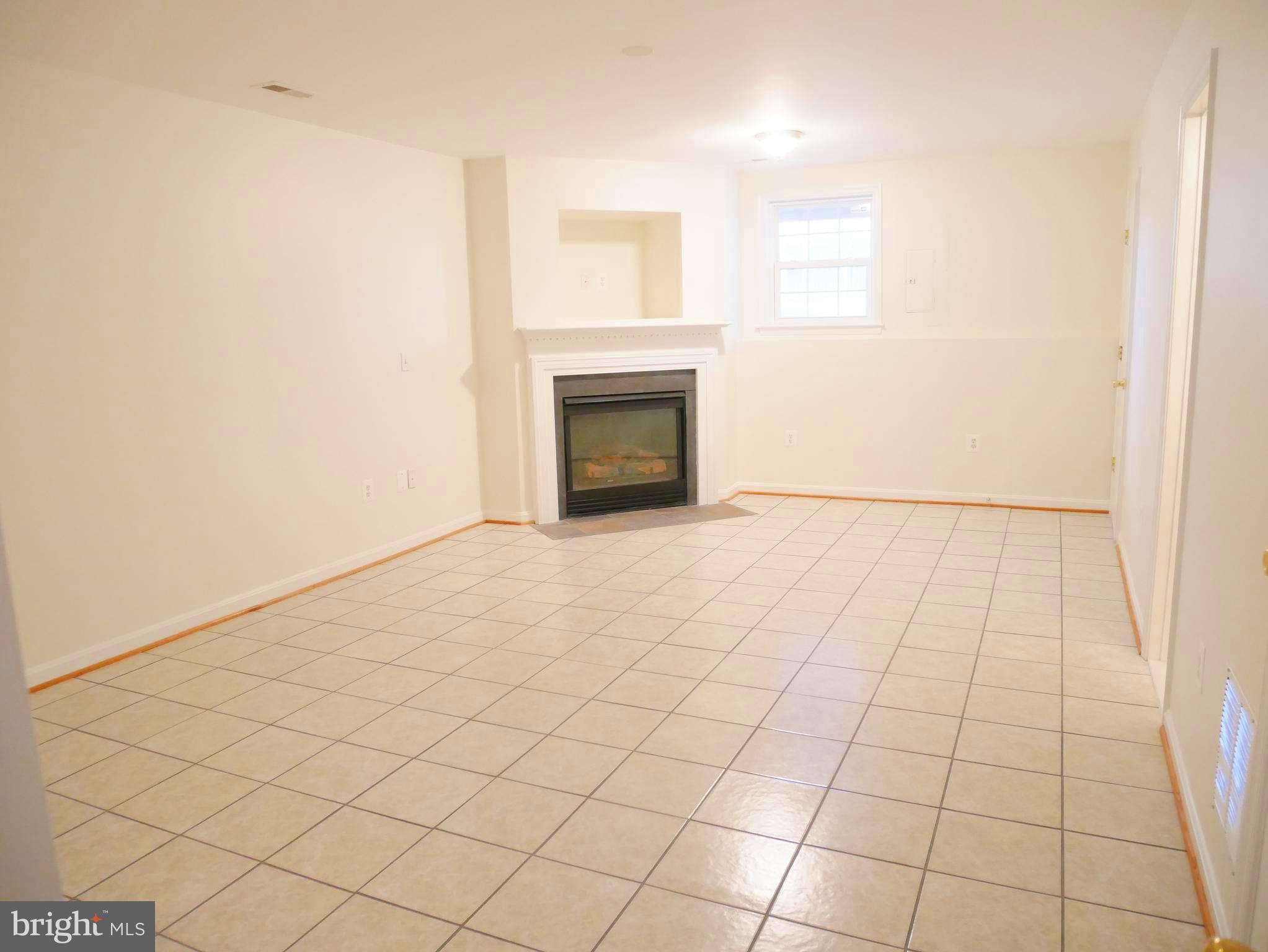 LAKE RIDGE CROSSING - Residential