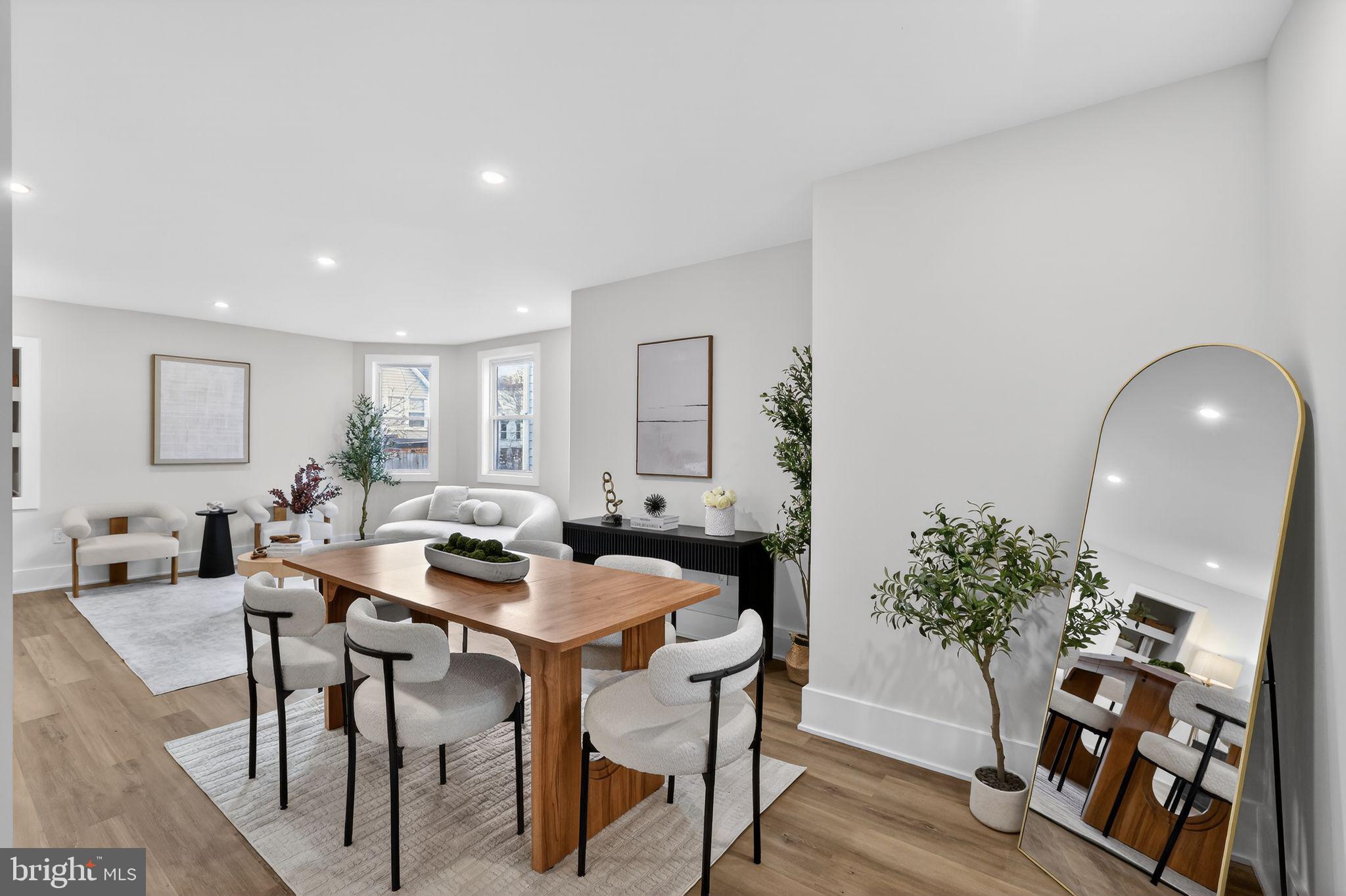 907 LAWRENCE STREET NE