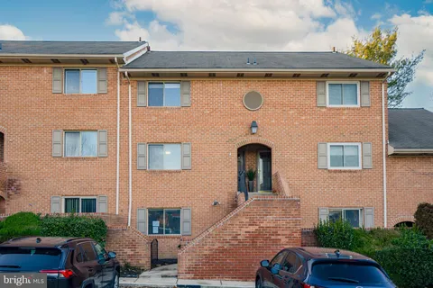 50 Woodside Road Unit 4, Ardmore, PA MLS: PAMC2126672