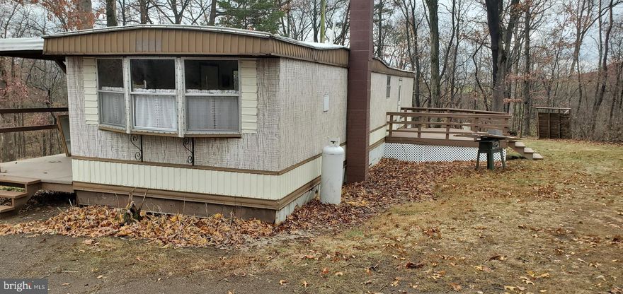 Cozy 2 BR mobile situated on wooded lot