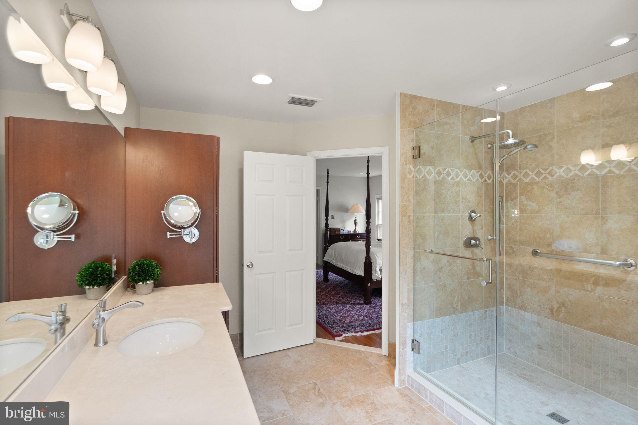 LYON VILLAGE - Residential