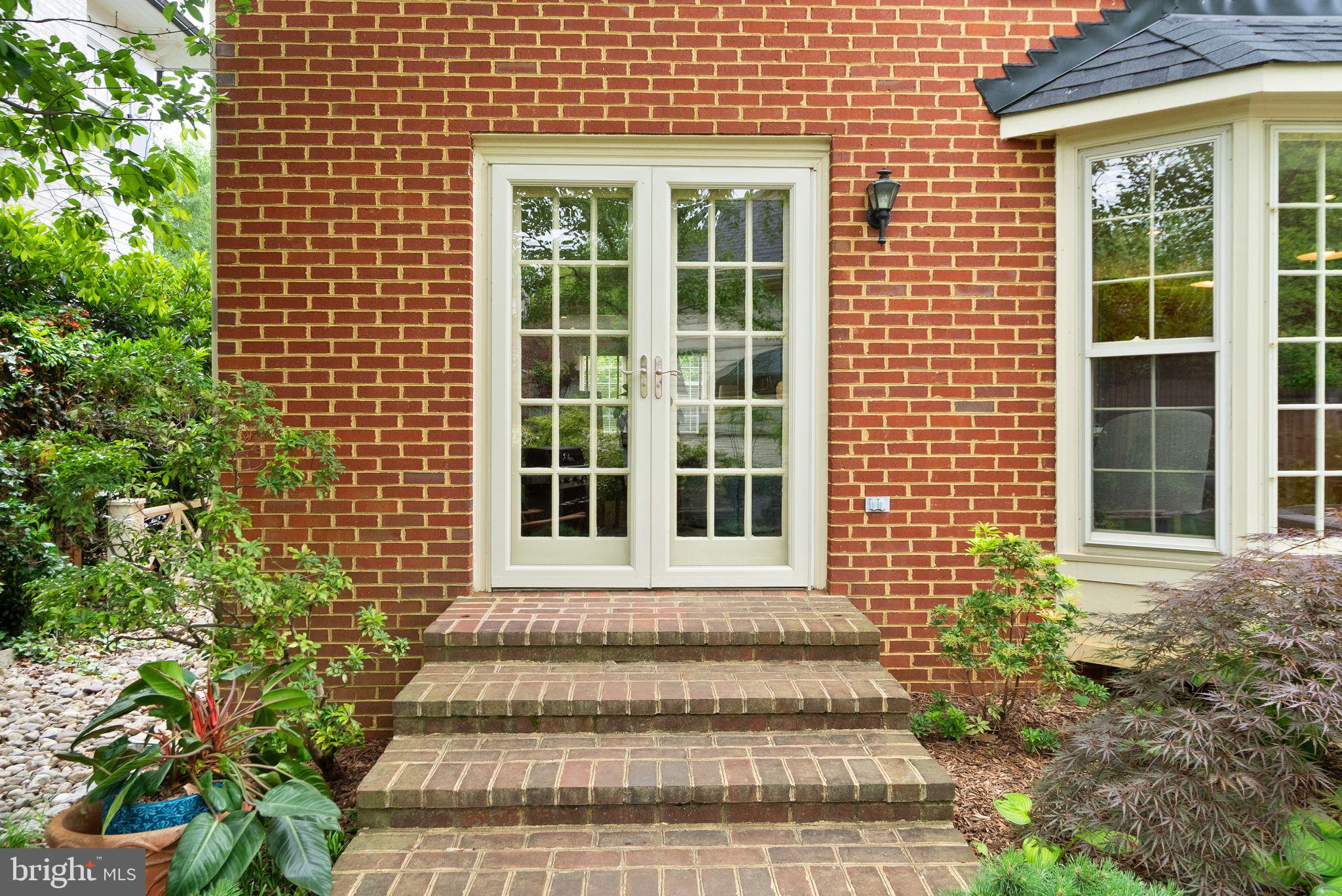 LYON VILLAGE - Residential