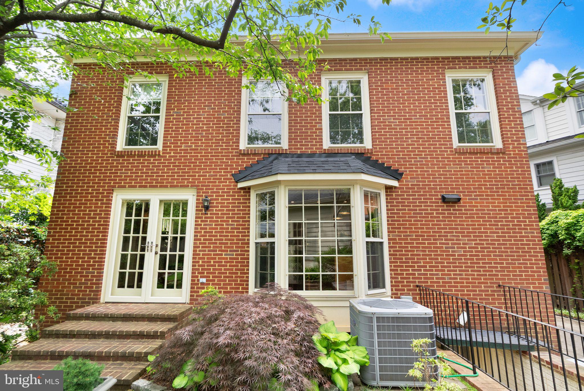 LYON VILLAGE - Residential