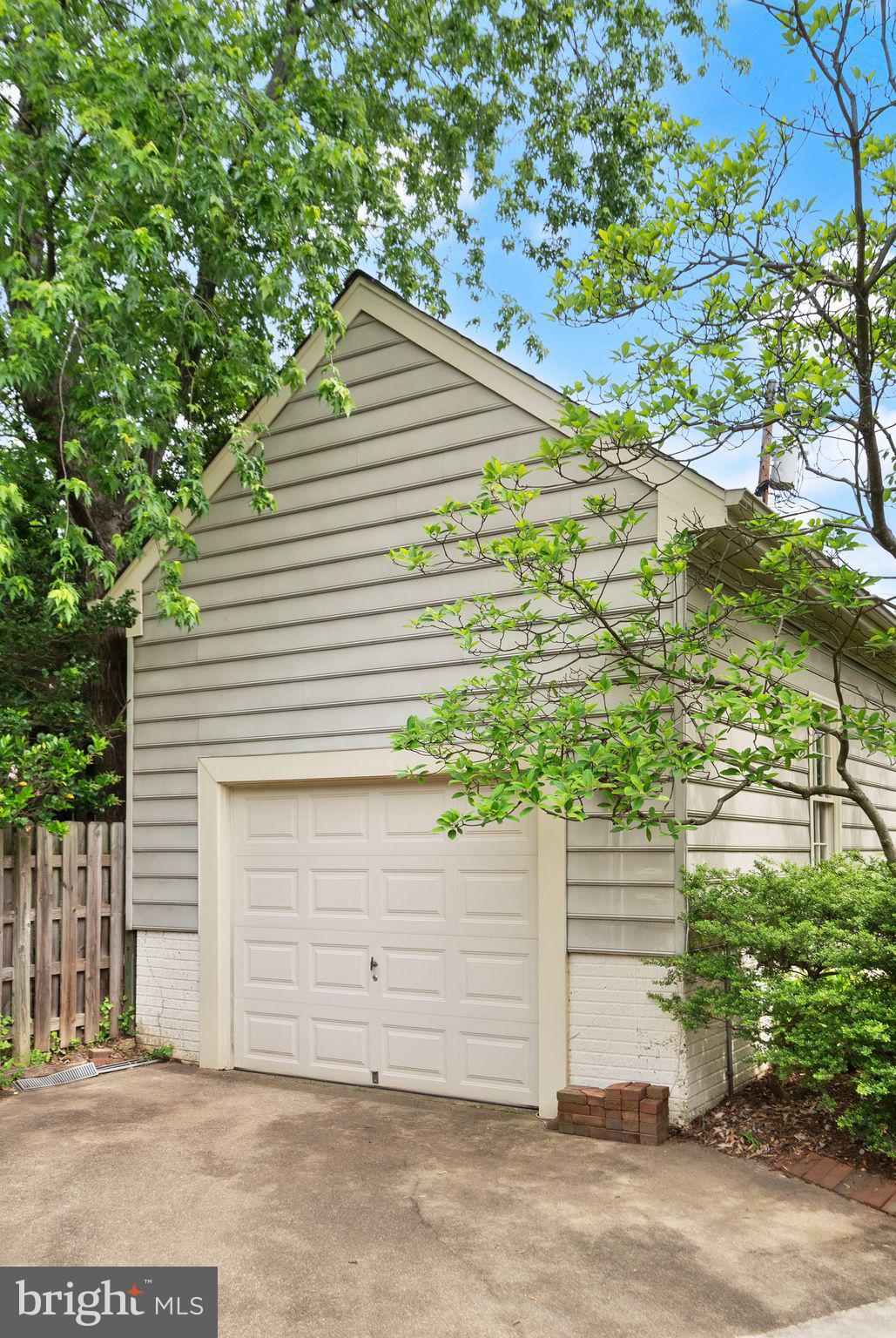 LYON VILLAGE - Residential