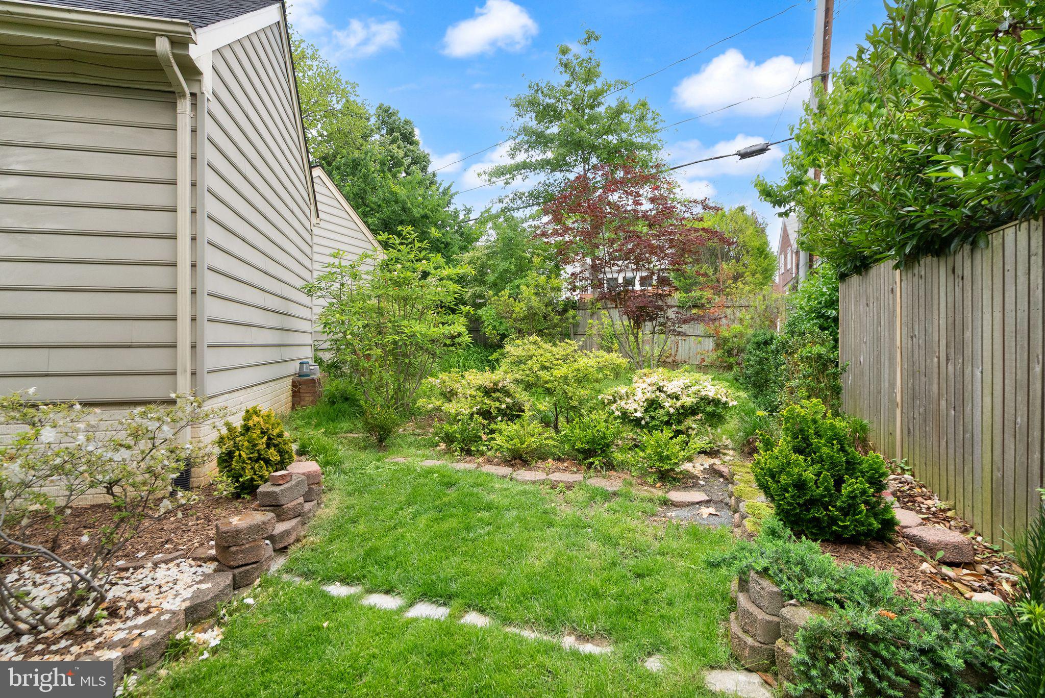 LYON VILLAGE - Residential