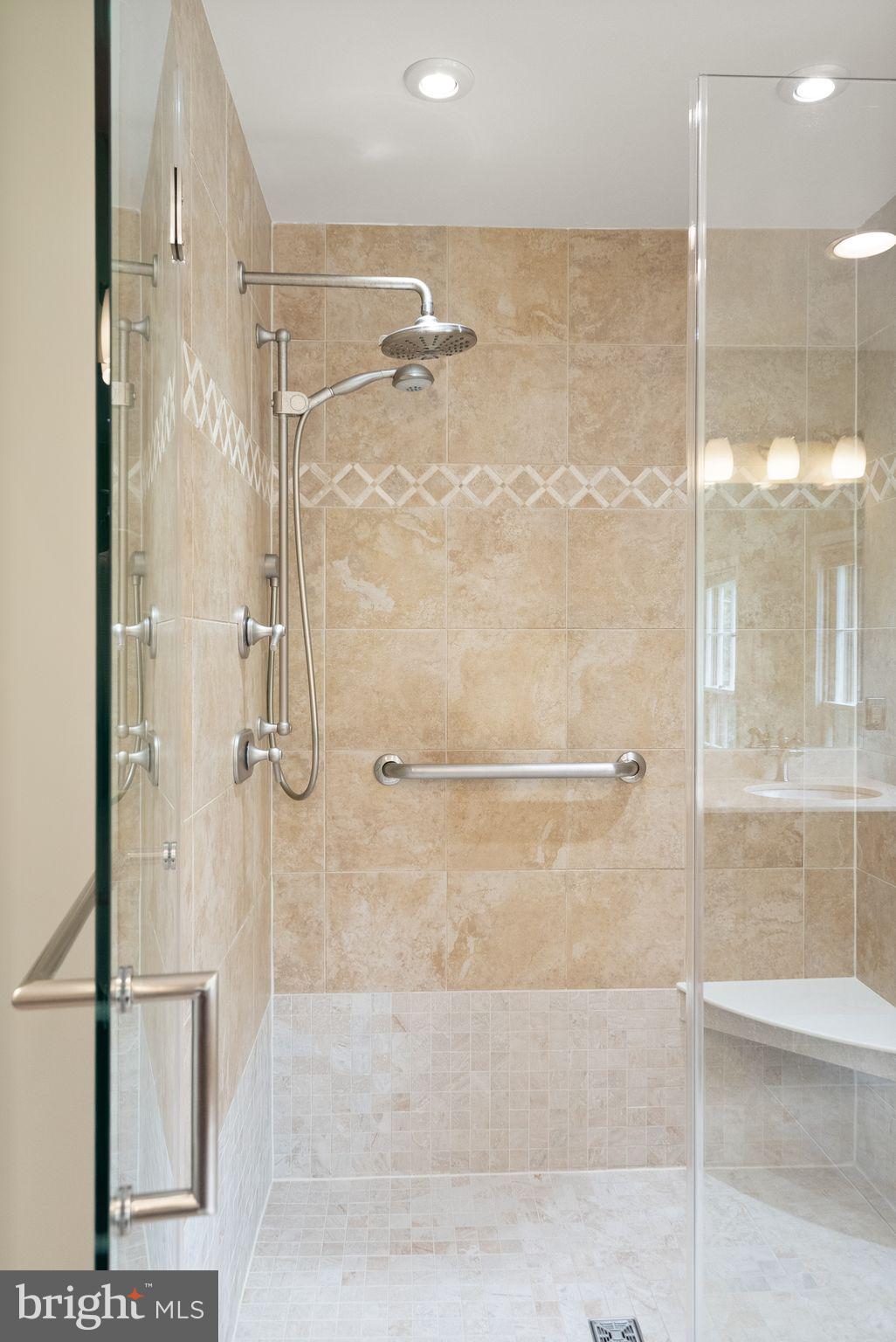 LYON VILLAGE - Residential