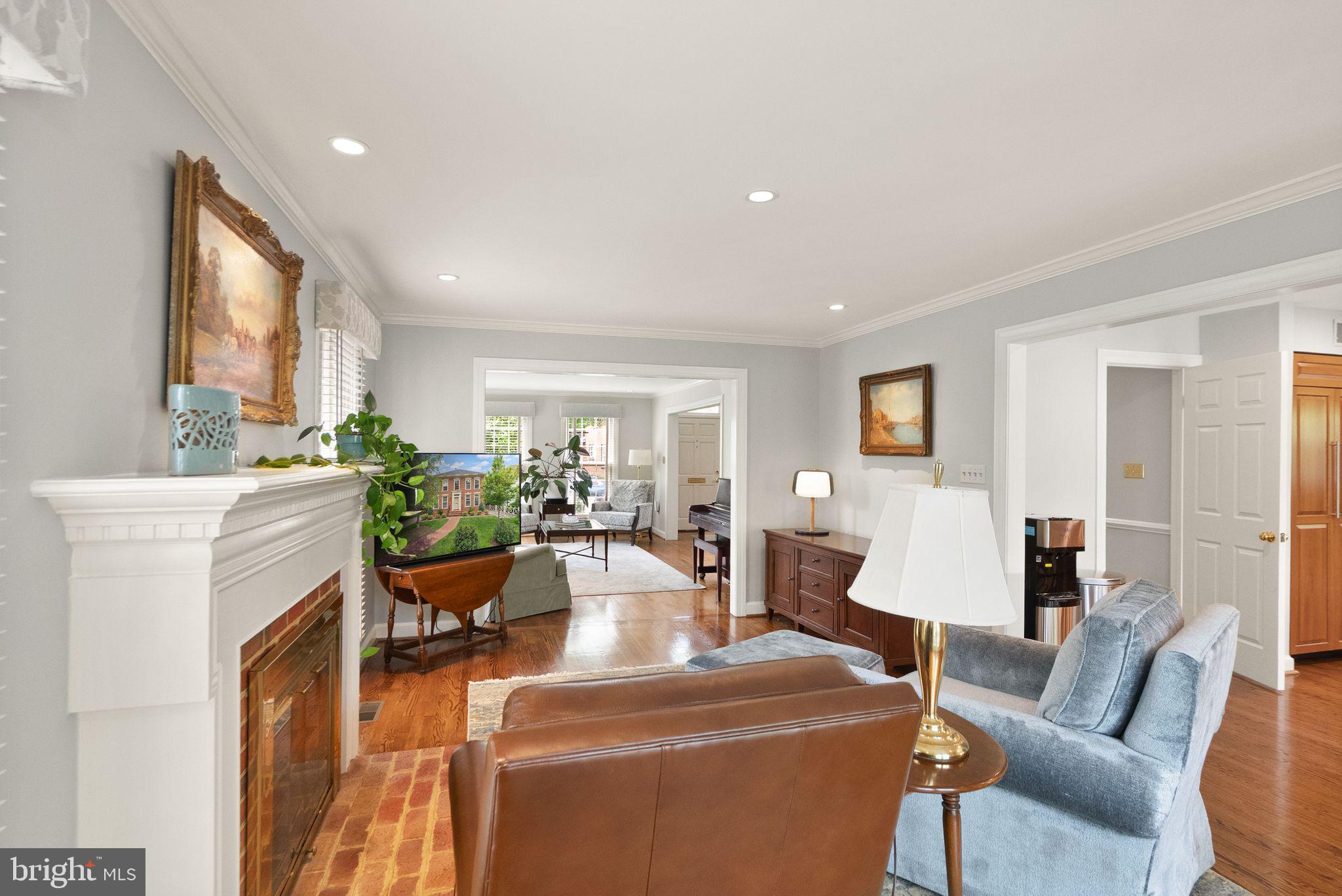 LYON VILLAGE - Residential