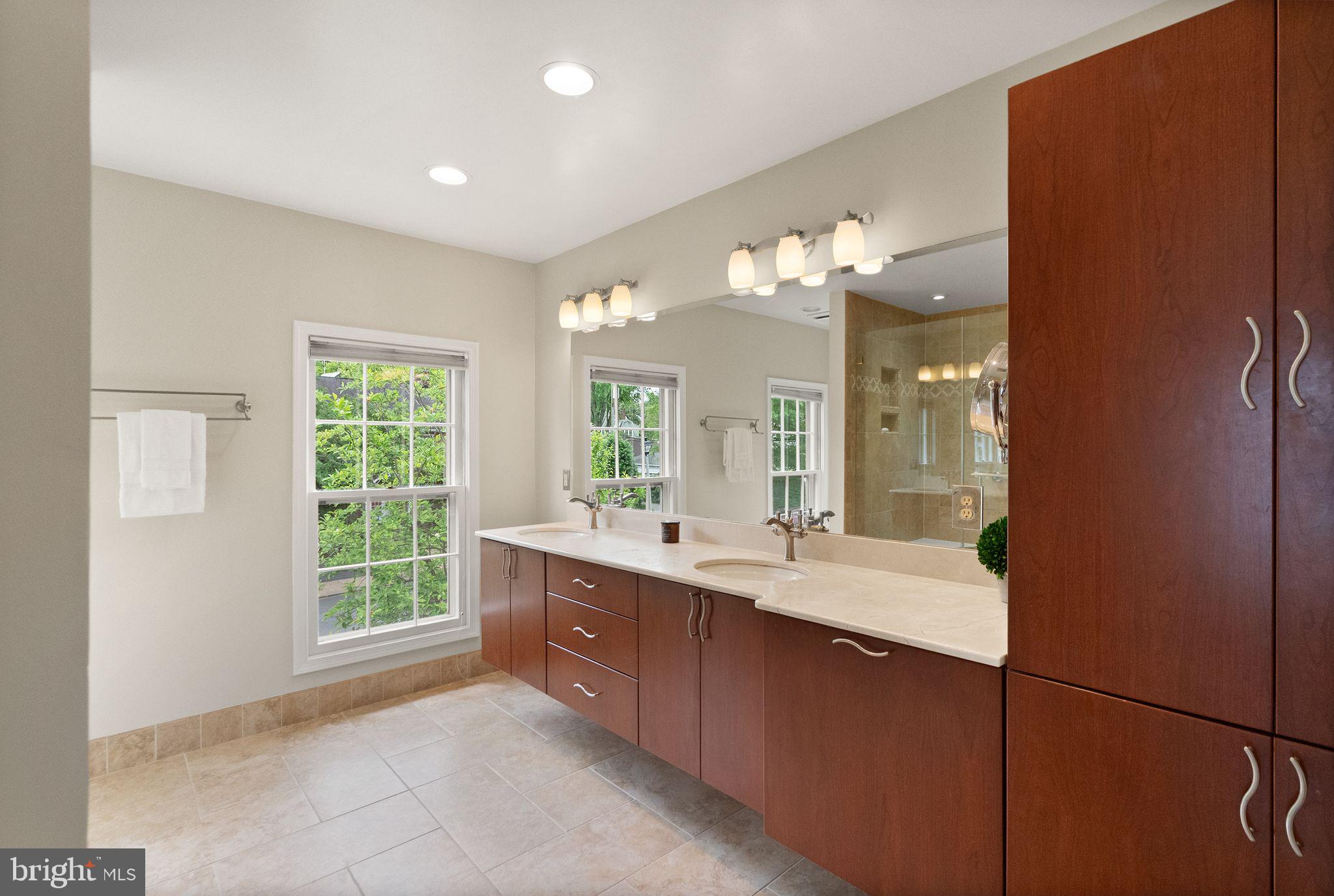 LYON VILLAGE - Residential