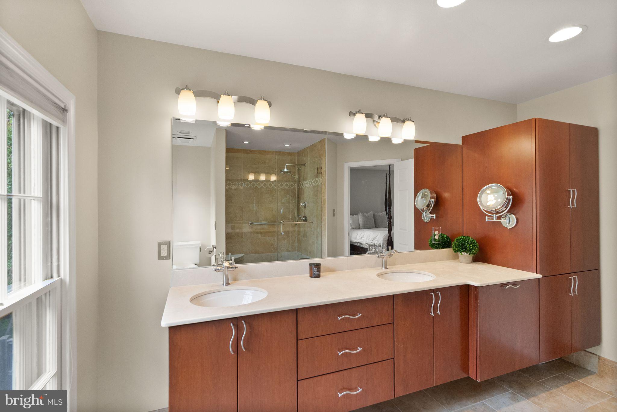 LYON VILLAGE - Residential