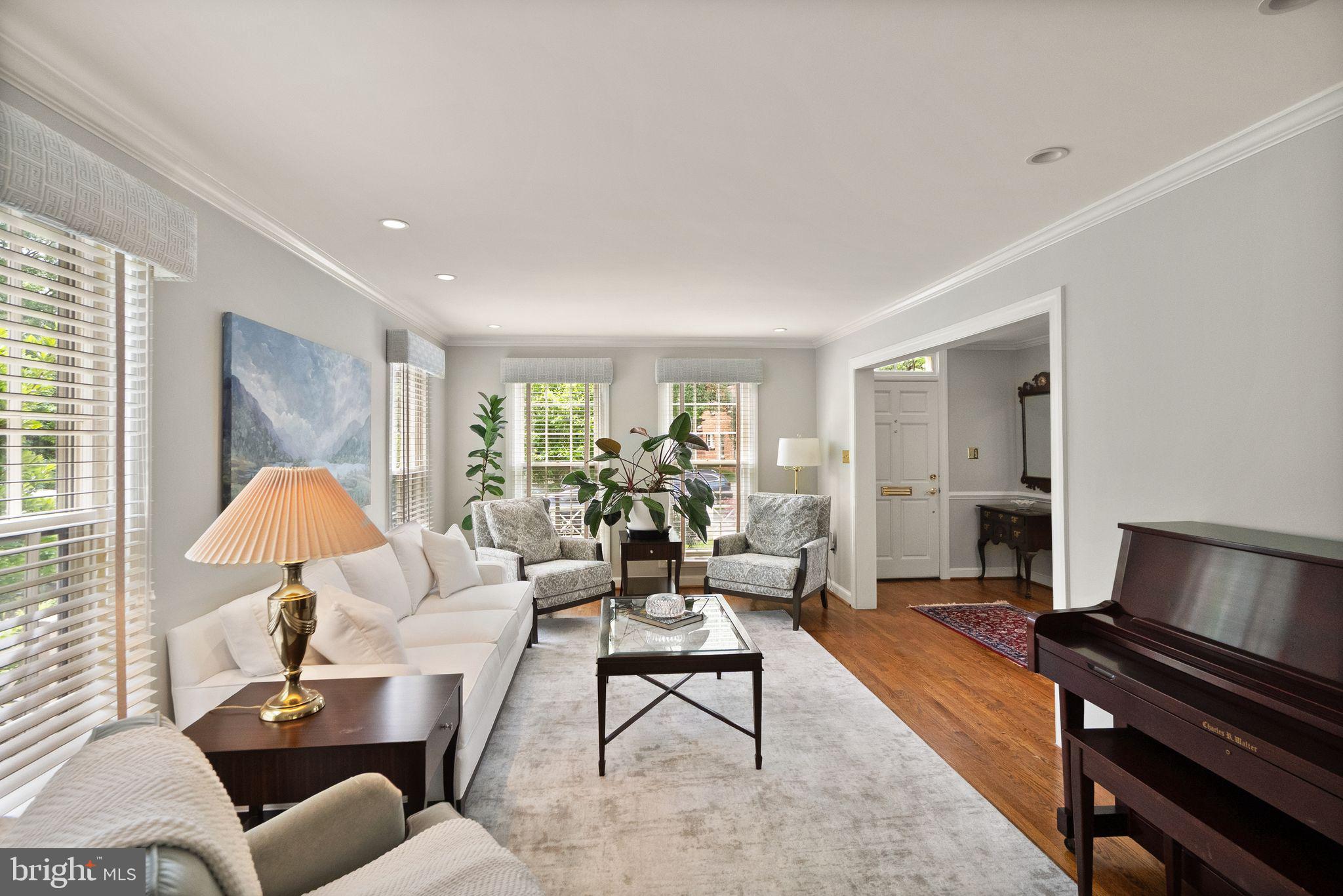 LYON VILLAGE - Residential