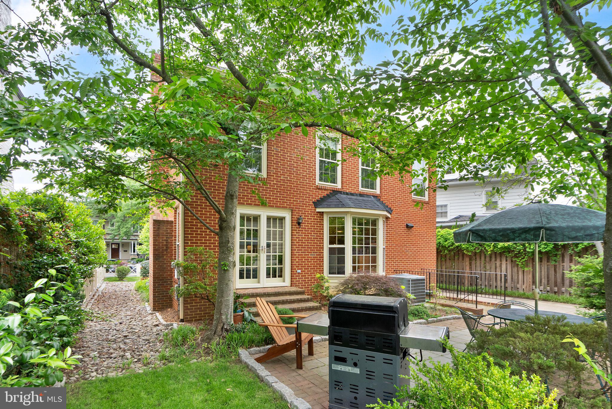 LYON VILLAGE - Residential