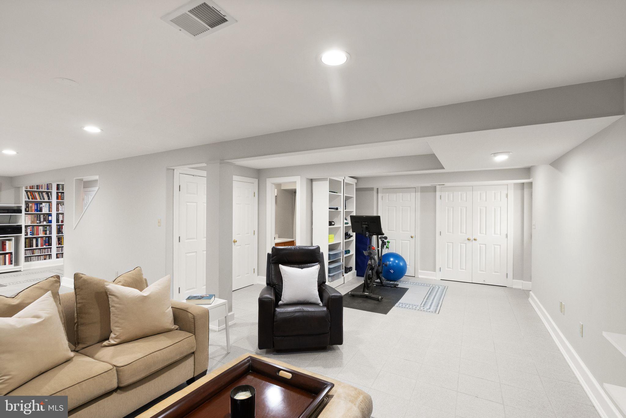 LYON VILLAGE - Residential