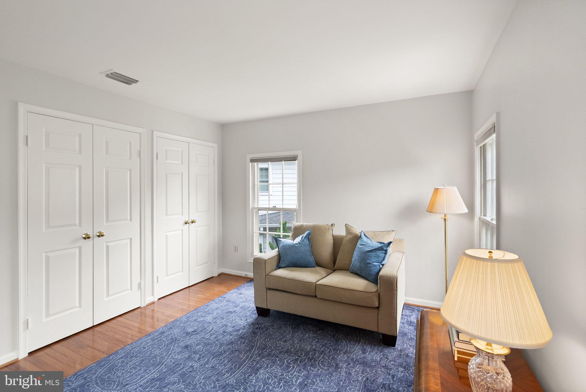 LYON VILLAGE - Residential