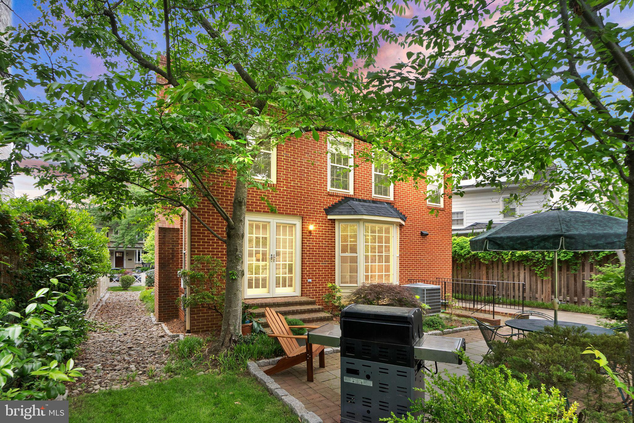 LYON VILLAGE - Residential