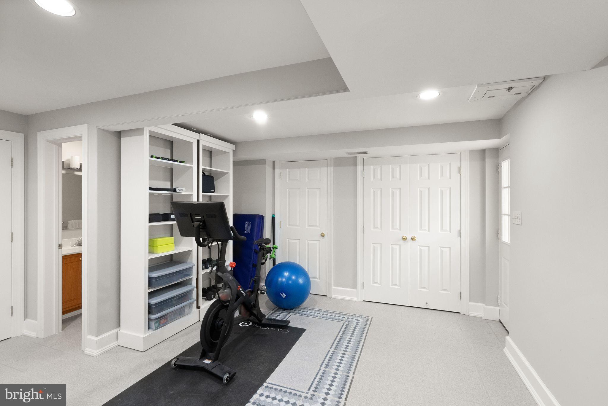 LYON VILLAGE - Residential