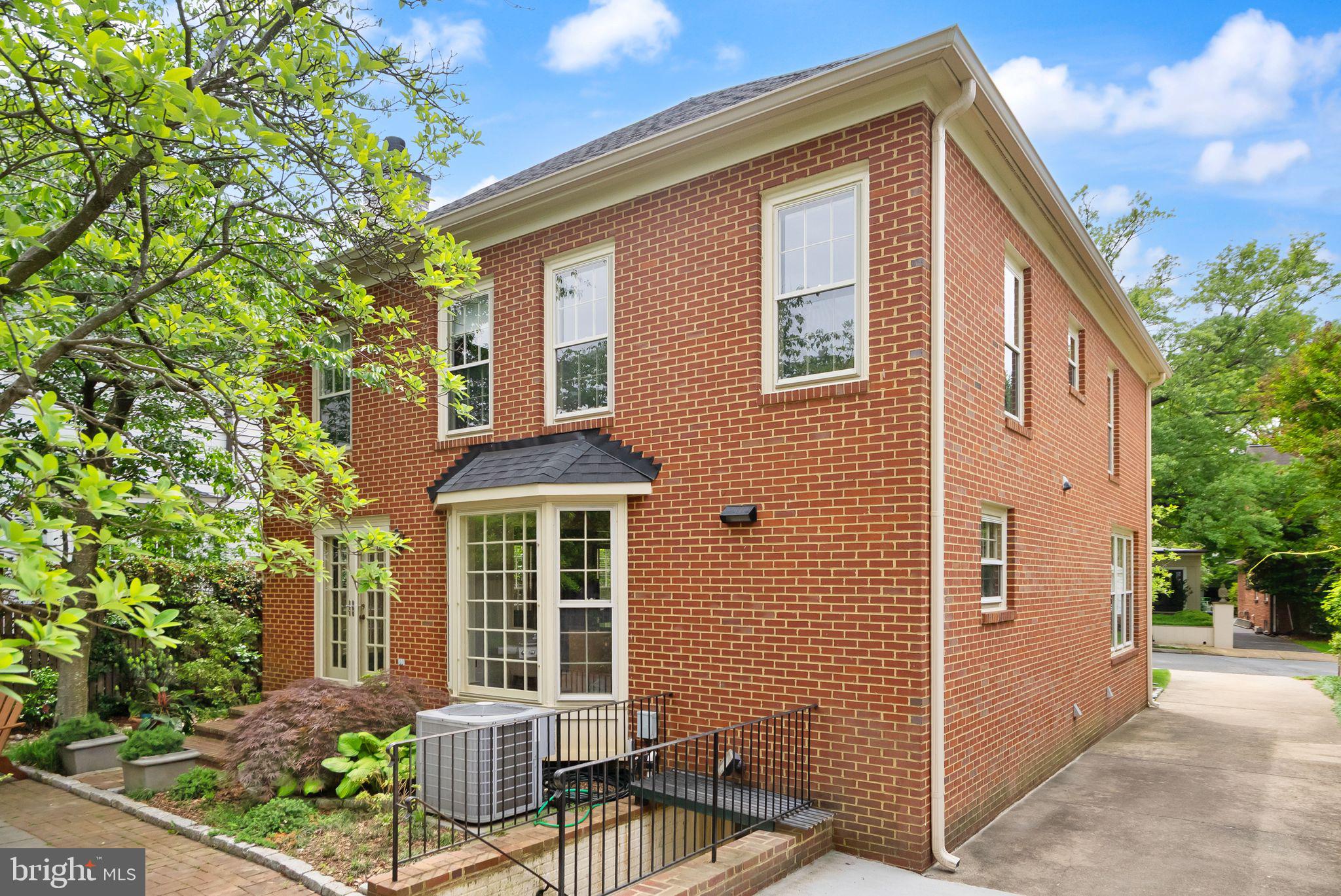 LYON VILLAGE - Residential