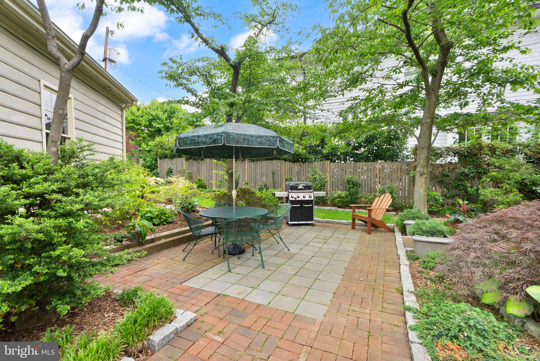 LYON VILLAGE - Residential