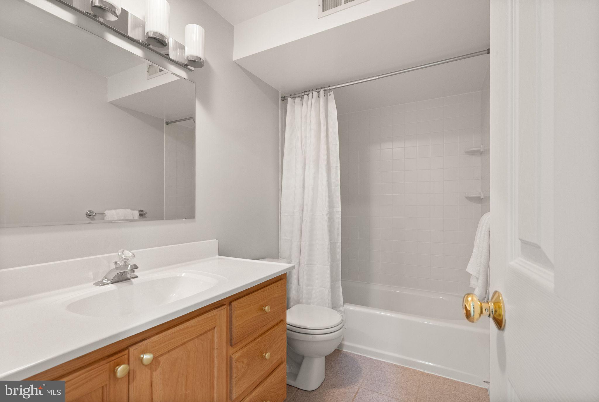 LYON VILLAGE - Residential