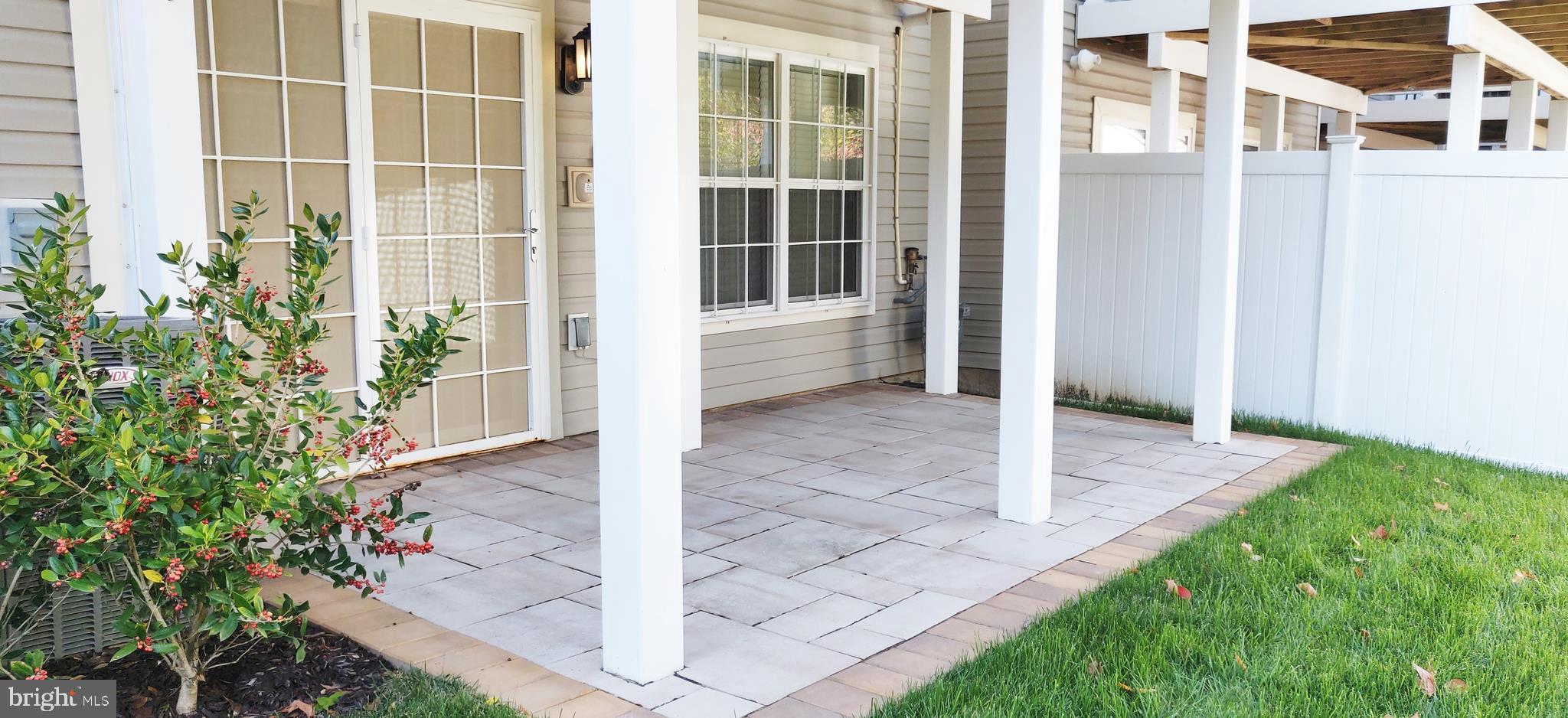 CHELSEA MANOR - Residential Lease