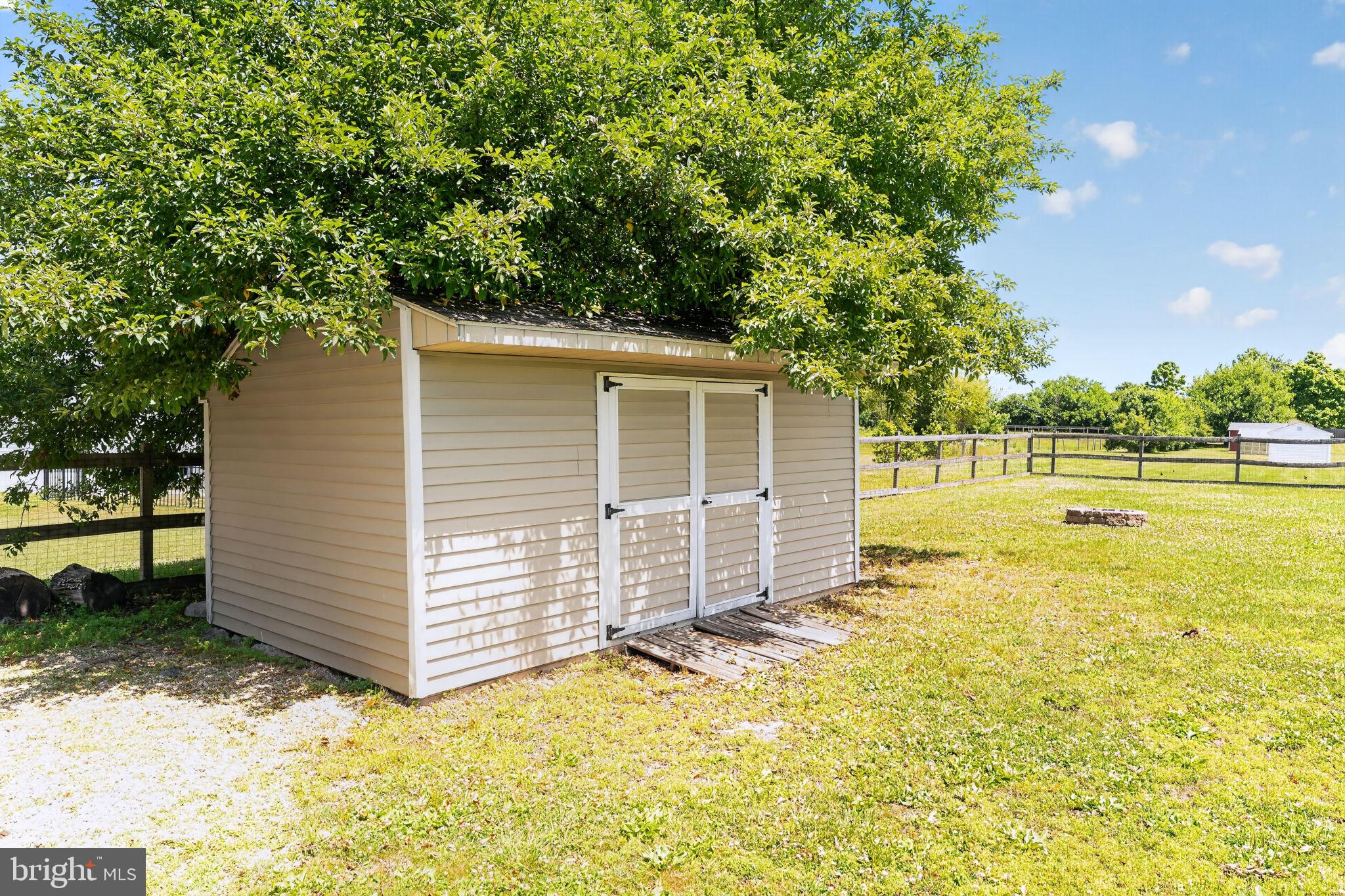 2519 JANE LN.
