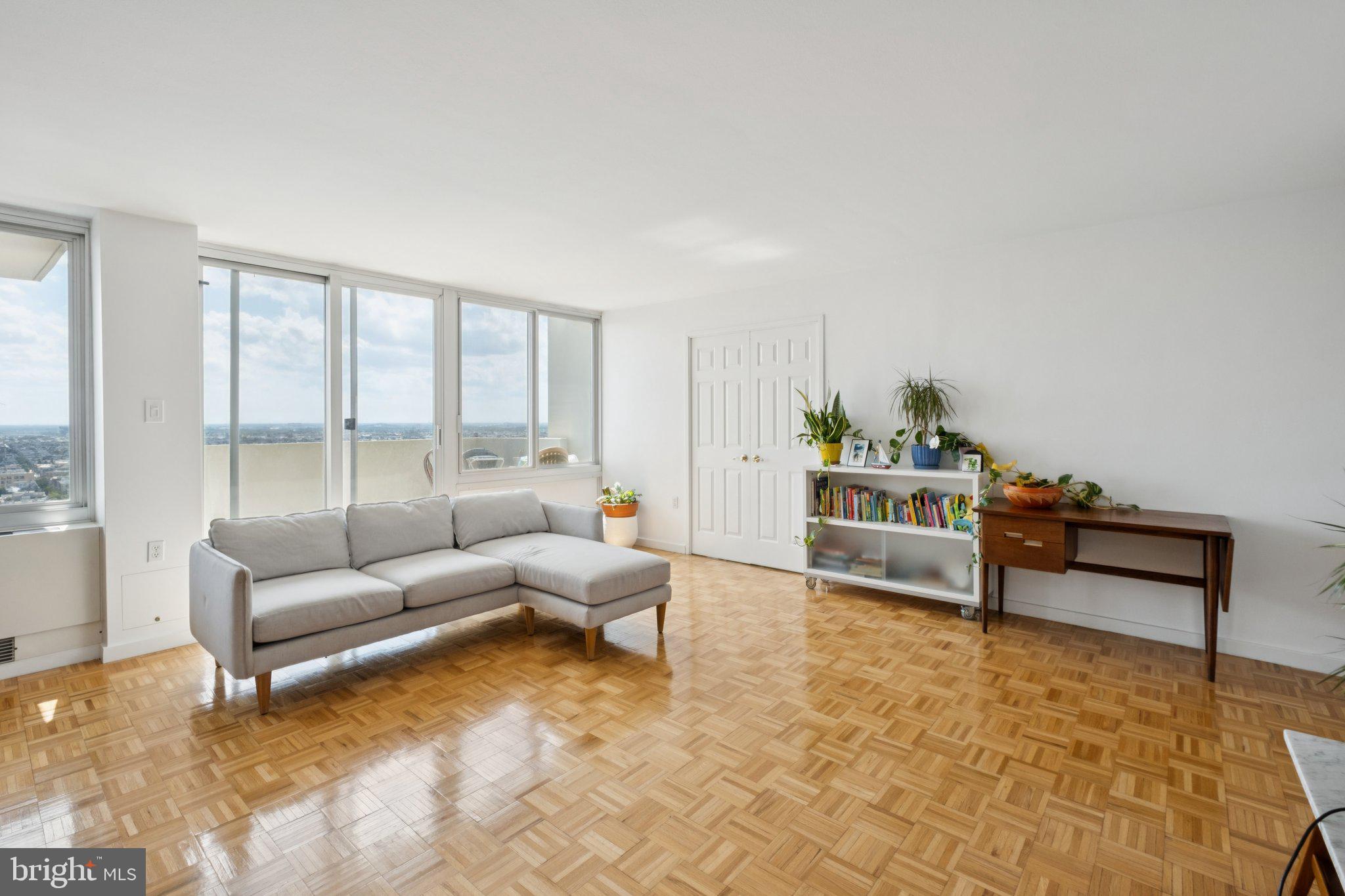 WASHINGTON SQ - Residential