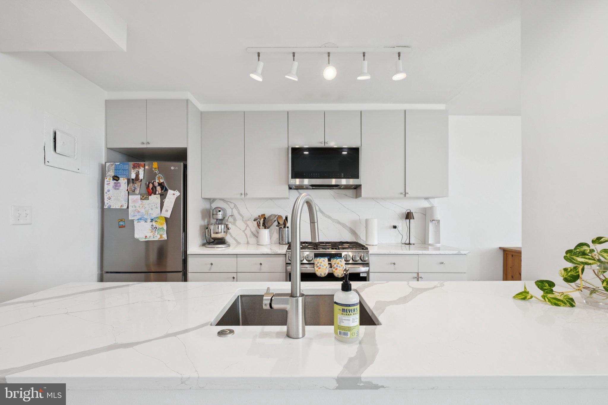 WASHINGTON SQ - Residential