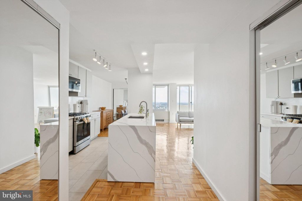 Photo of 604 - 36 S Washington Square #2517, PHILADELPHIA, PA 19106 (MLS # PAPH2534940)
