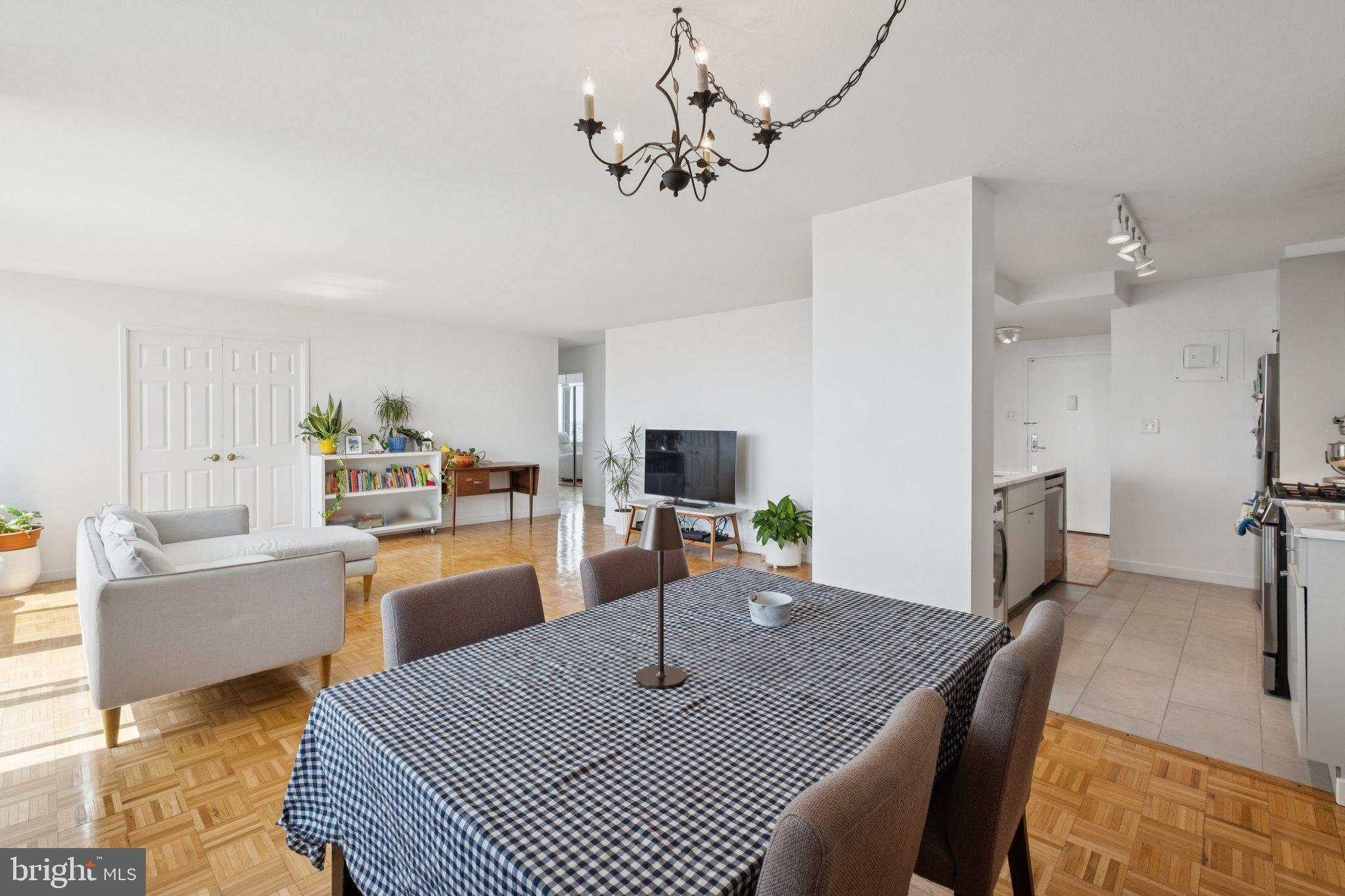 WASHINGTON SQ - Residential