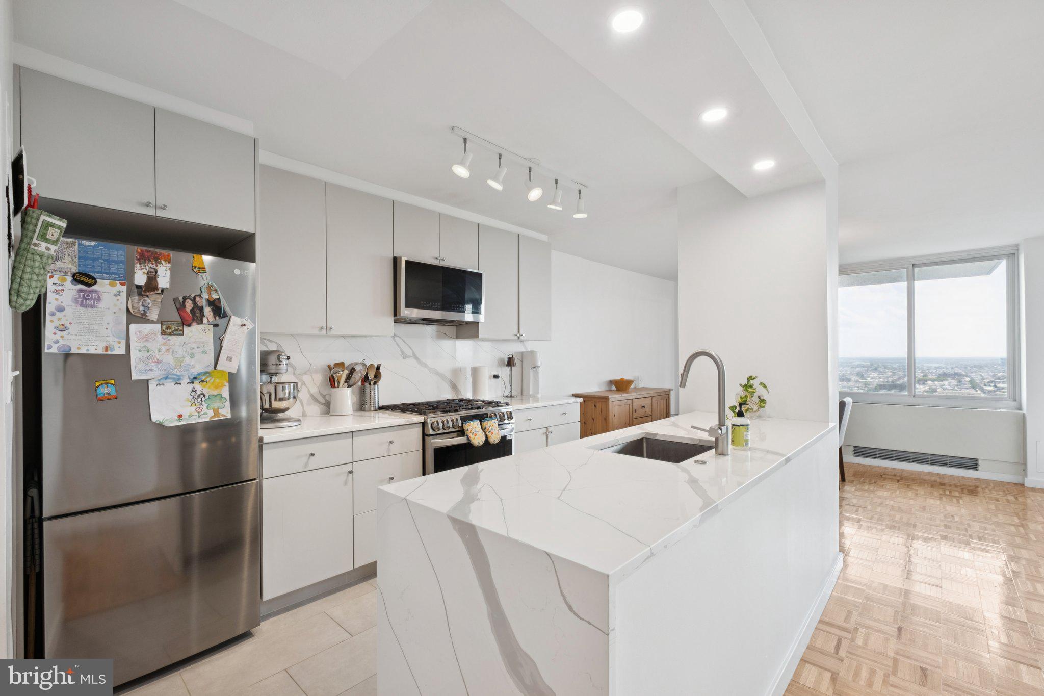 WASHINGTON SQ - Residential