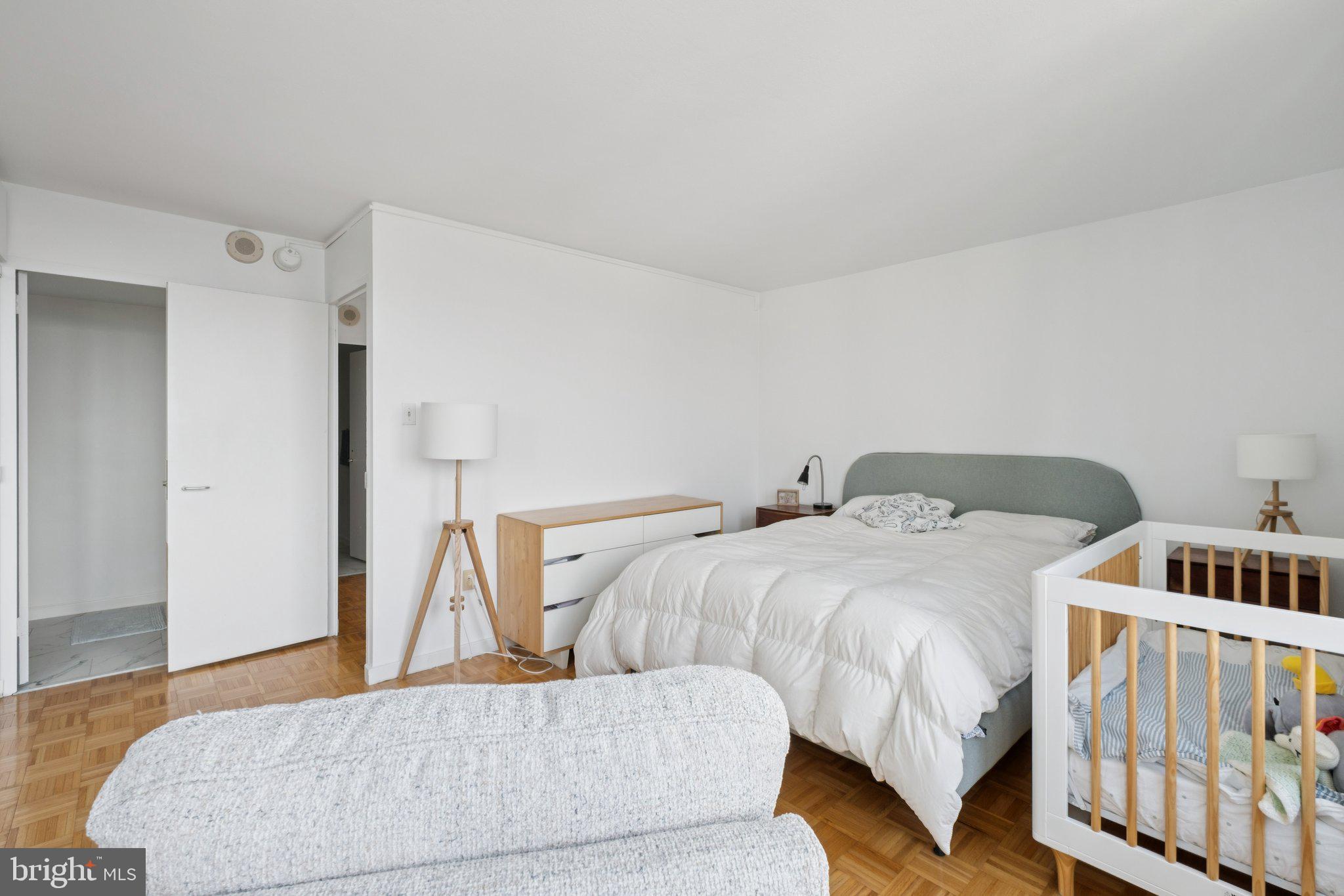 WASHINGTON SQ - Residential