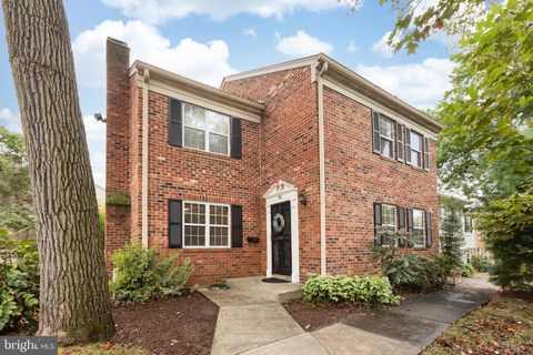 Photo of 788 Princeton Place #2-788, ROCKVILLE, MD 20850 (MLS # MDMC2199672)