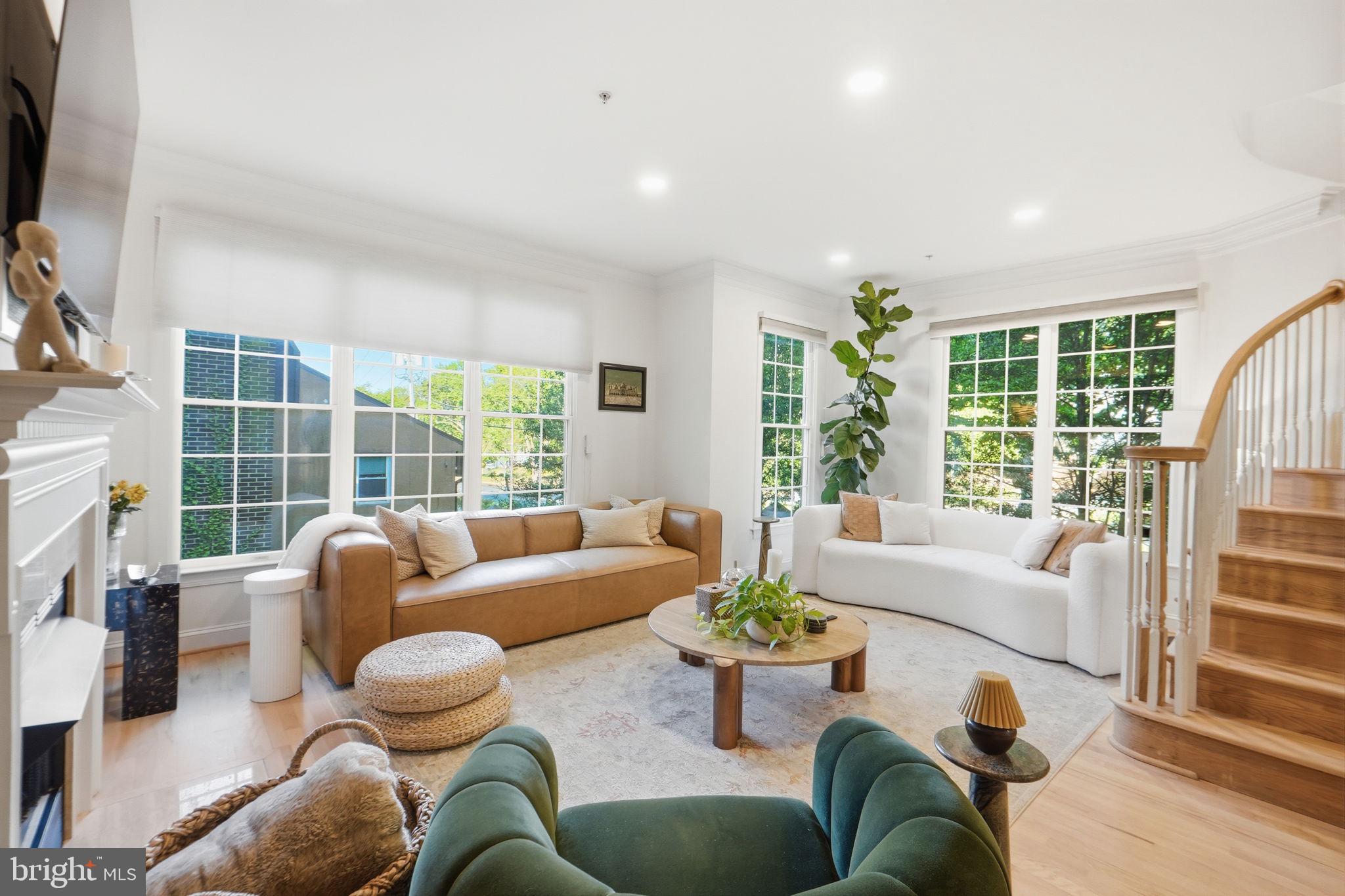 1320 LESSARD LANE