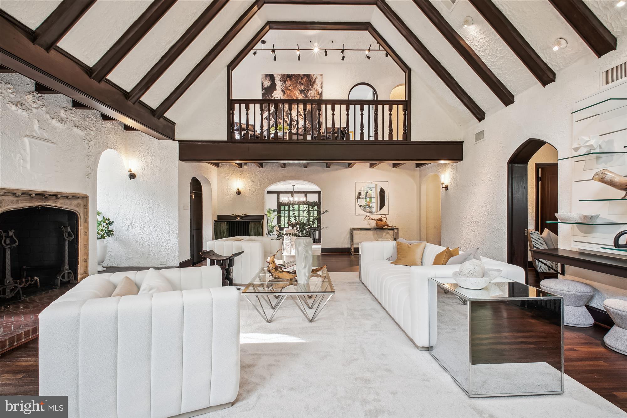 SEVEN OAKS - Residential