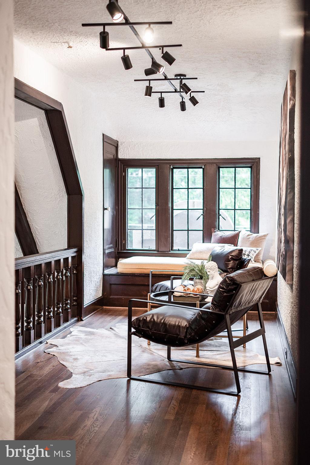 SEVEN OAKS - Residential