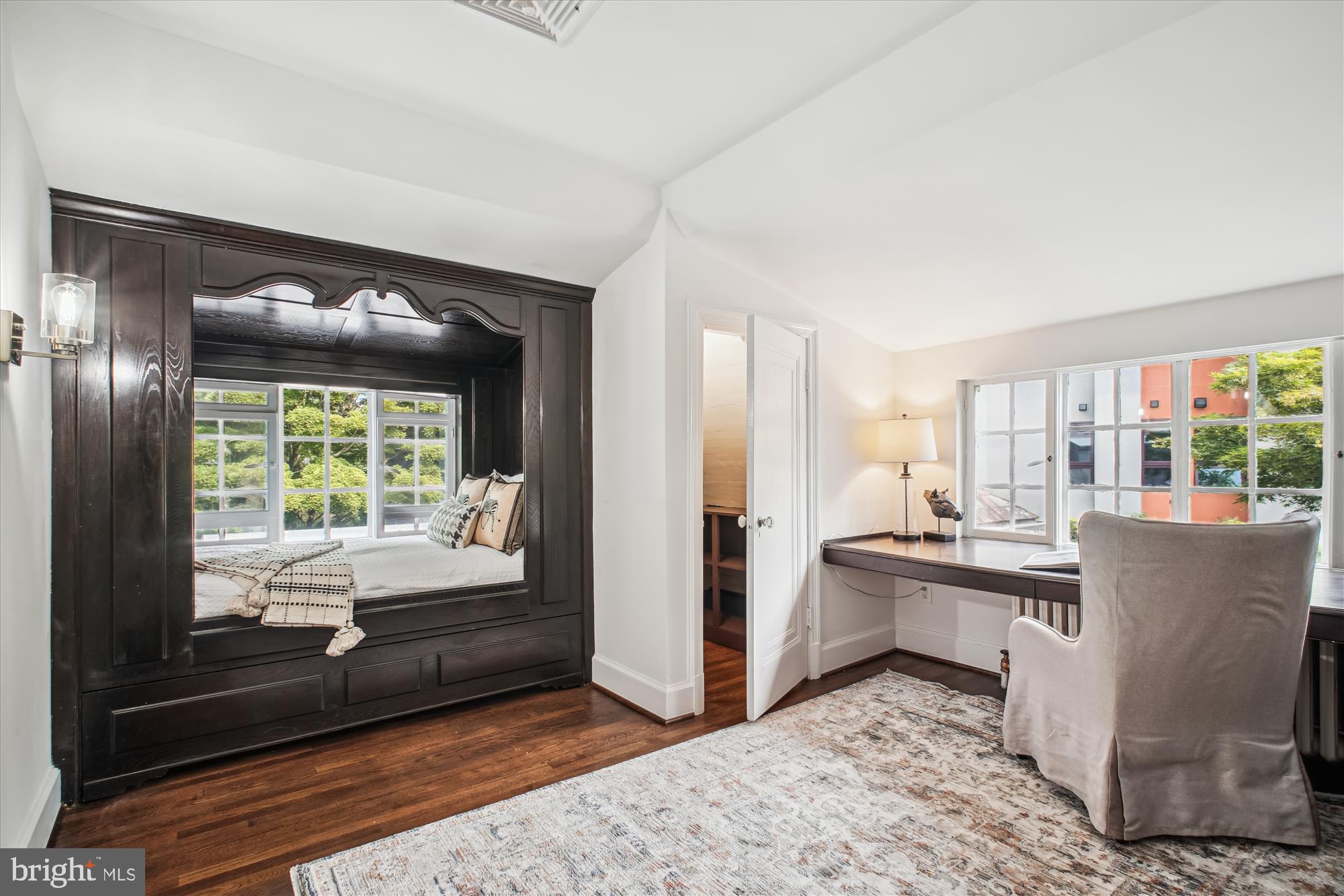 SEVEN OAKS - Residential