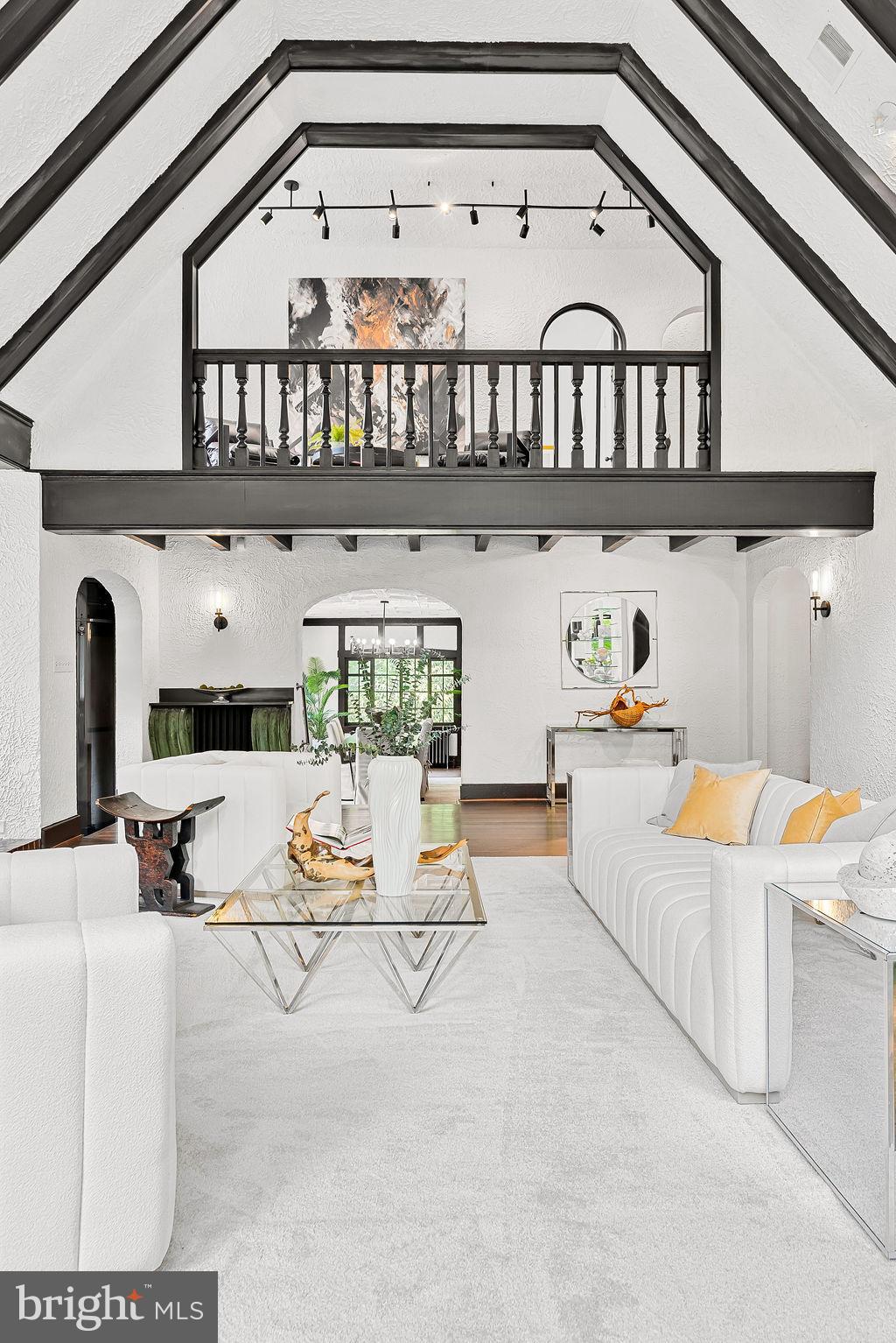 SEVEN OAKS - Residential