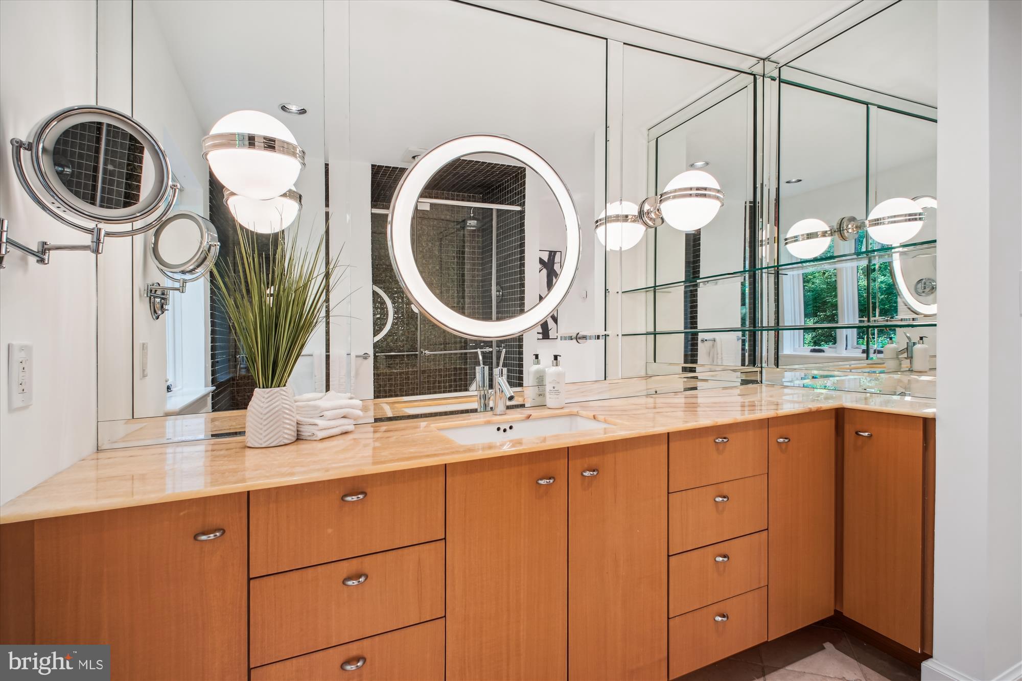 SEVEN OAKS - Residential