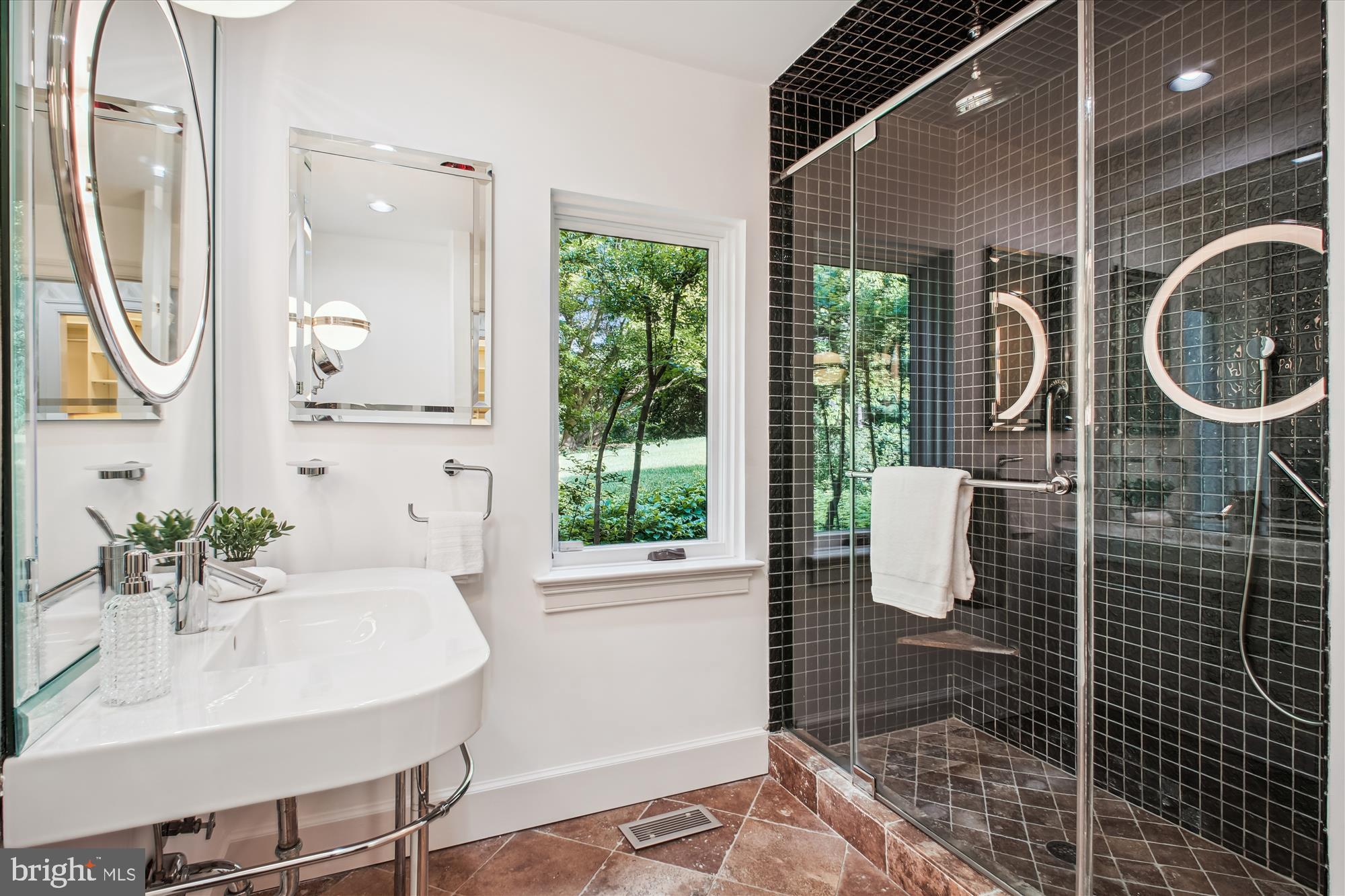 SEVEN OAKS - Residential